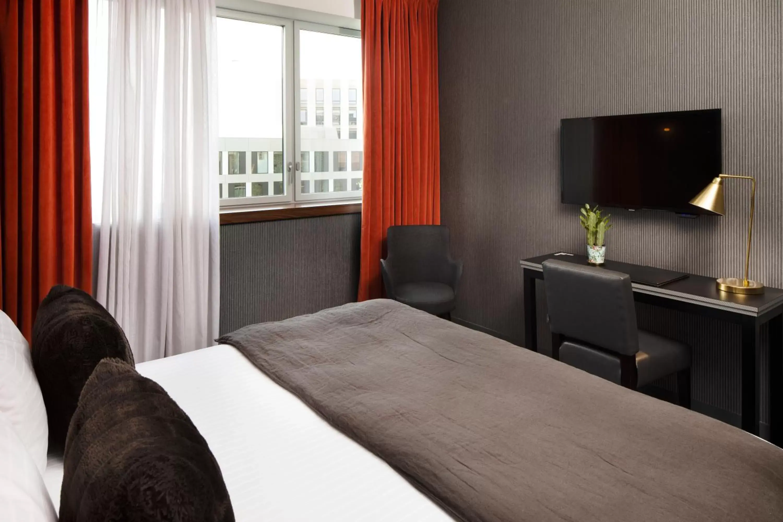 Bed in Best Western Plus Hôtel Isidore