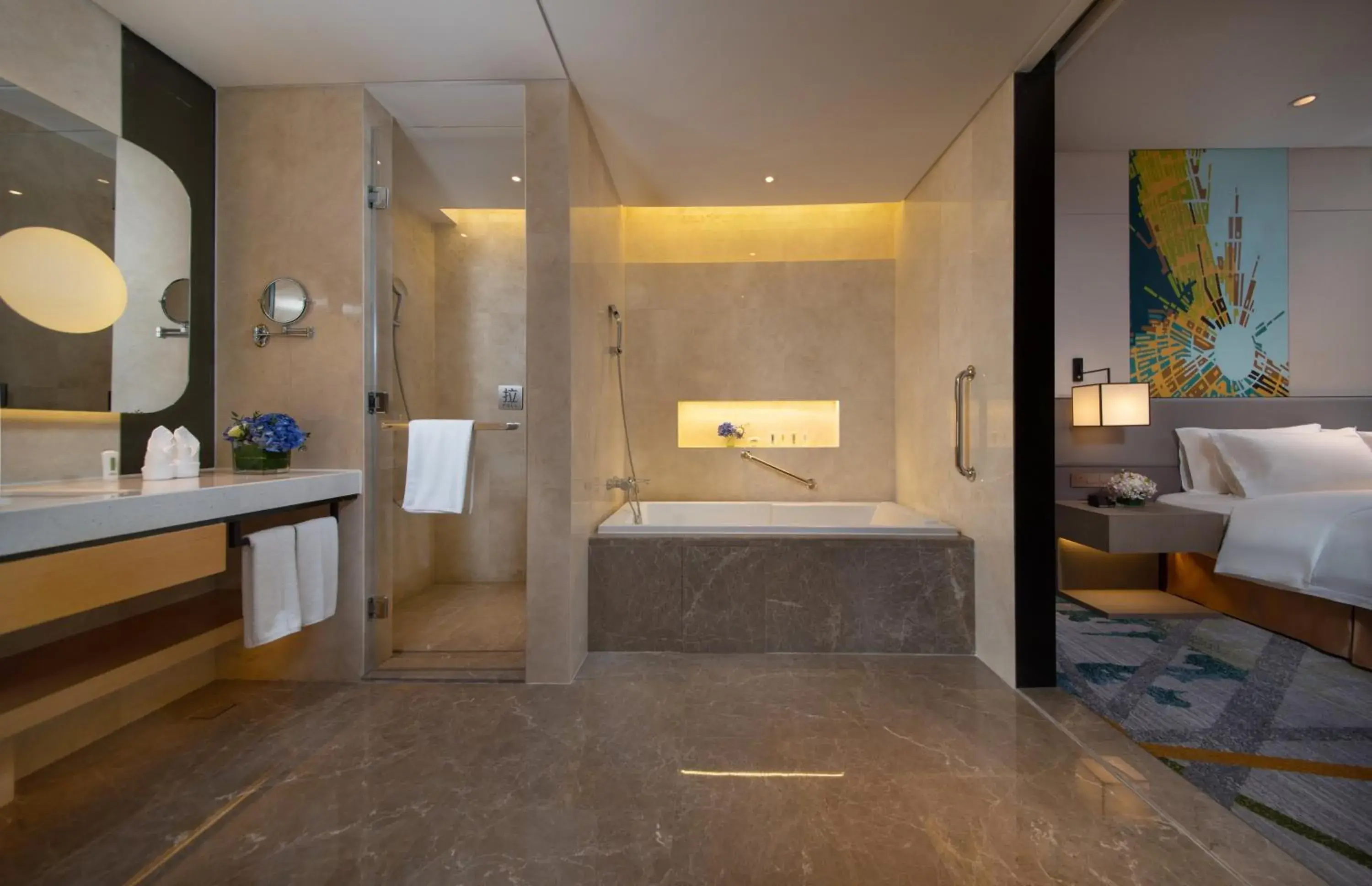 Photo of the whole room, Bathroom in Holiday Inn Hangzhou Airport Zone, an IHG Hotel