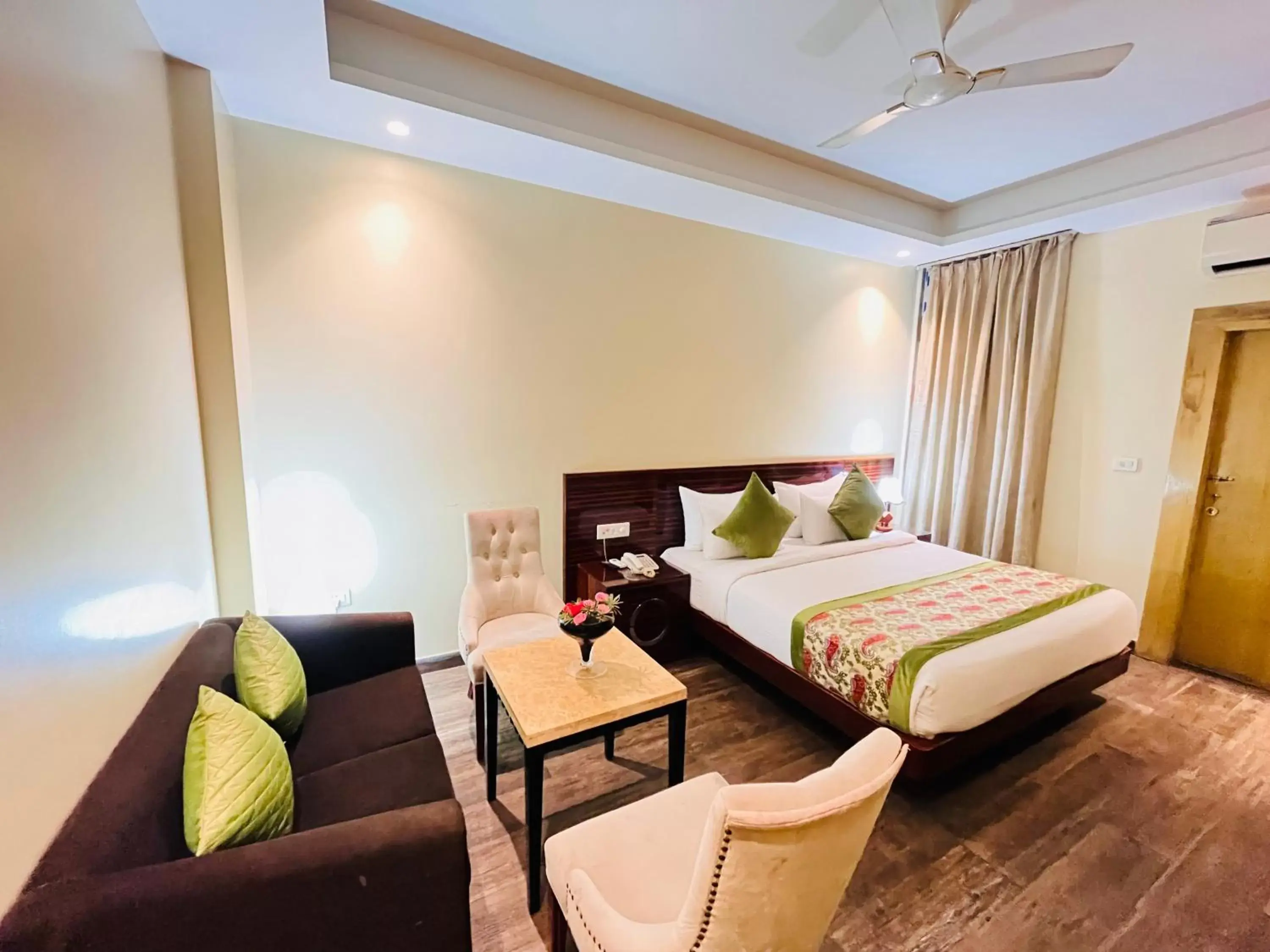 Bed in Hotel Banz - Near Delhi International Airport