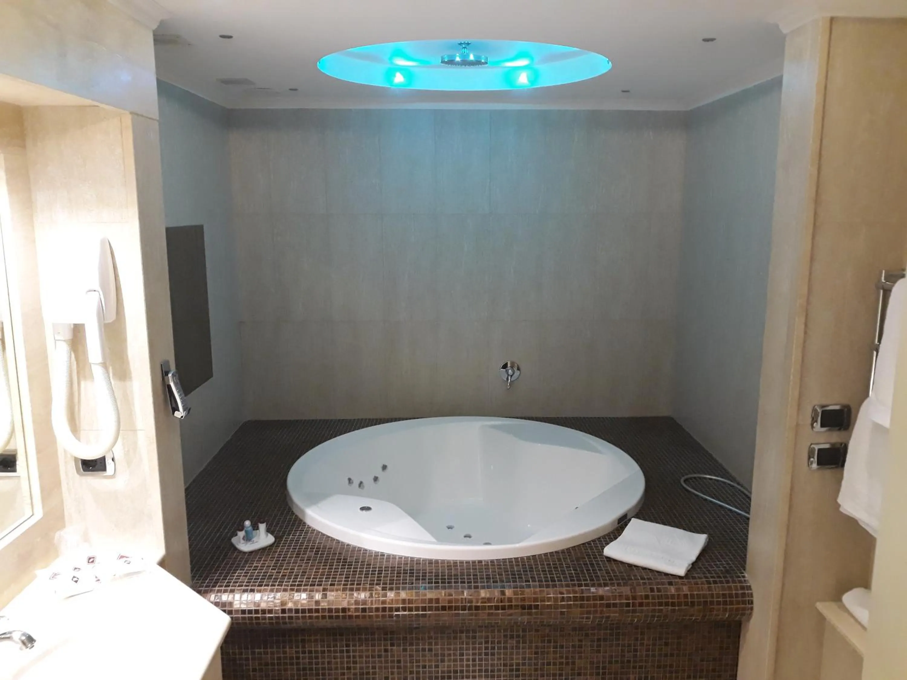 Bathroom in Hotel Motel Luna