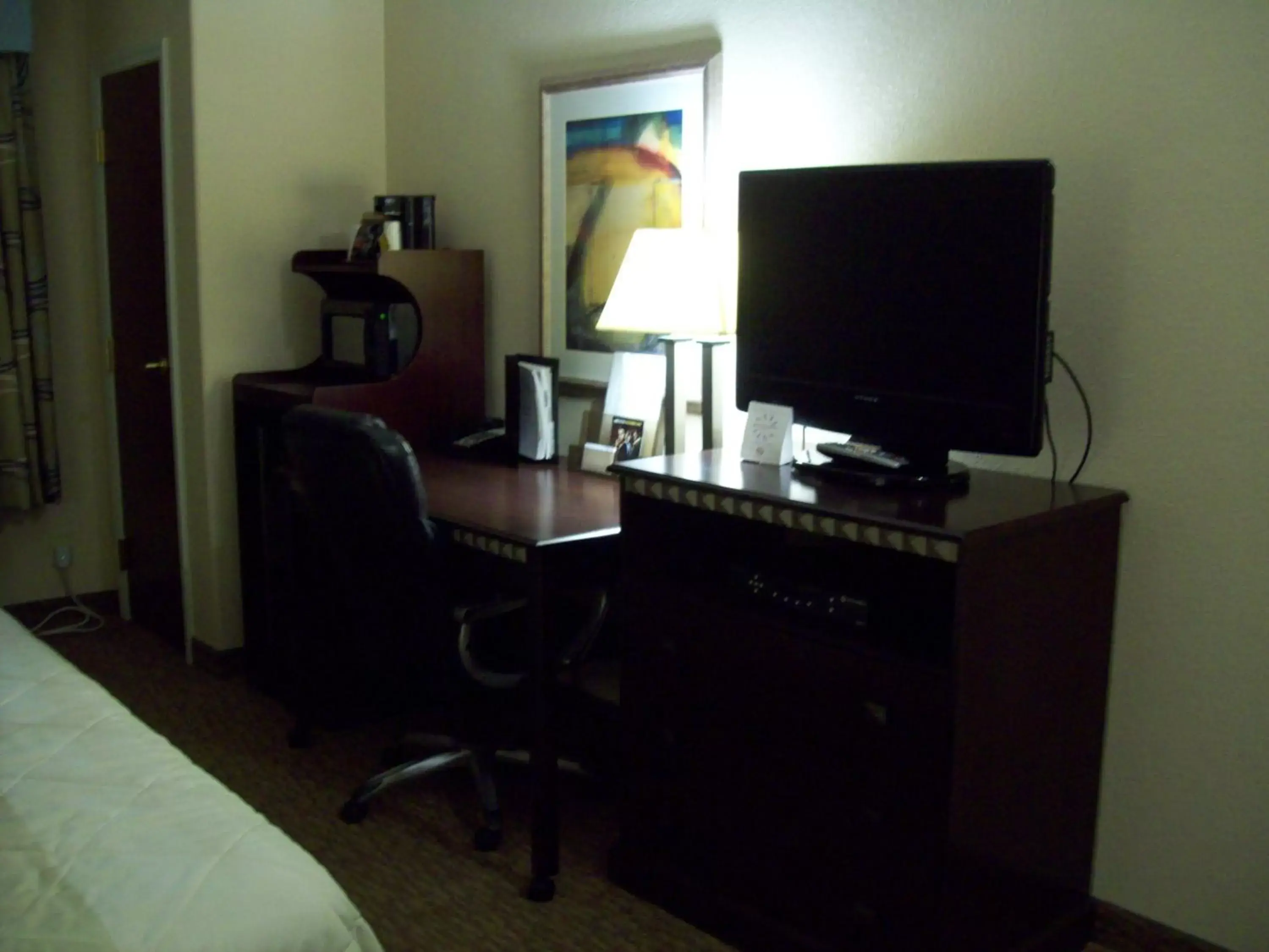 TV and multimedia, TV/Entertainment Center in Magnolia Inn and Suites Pooler