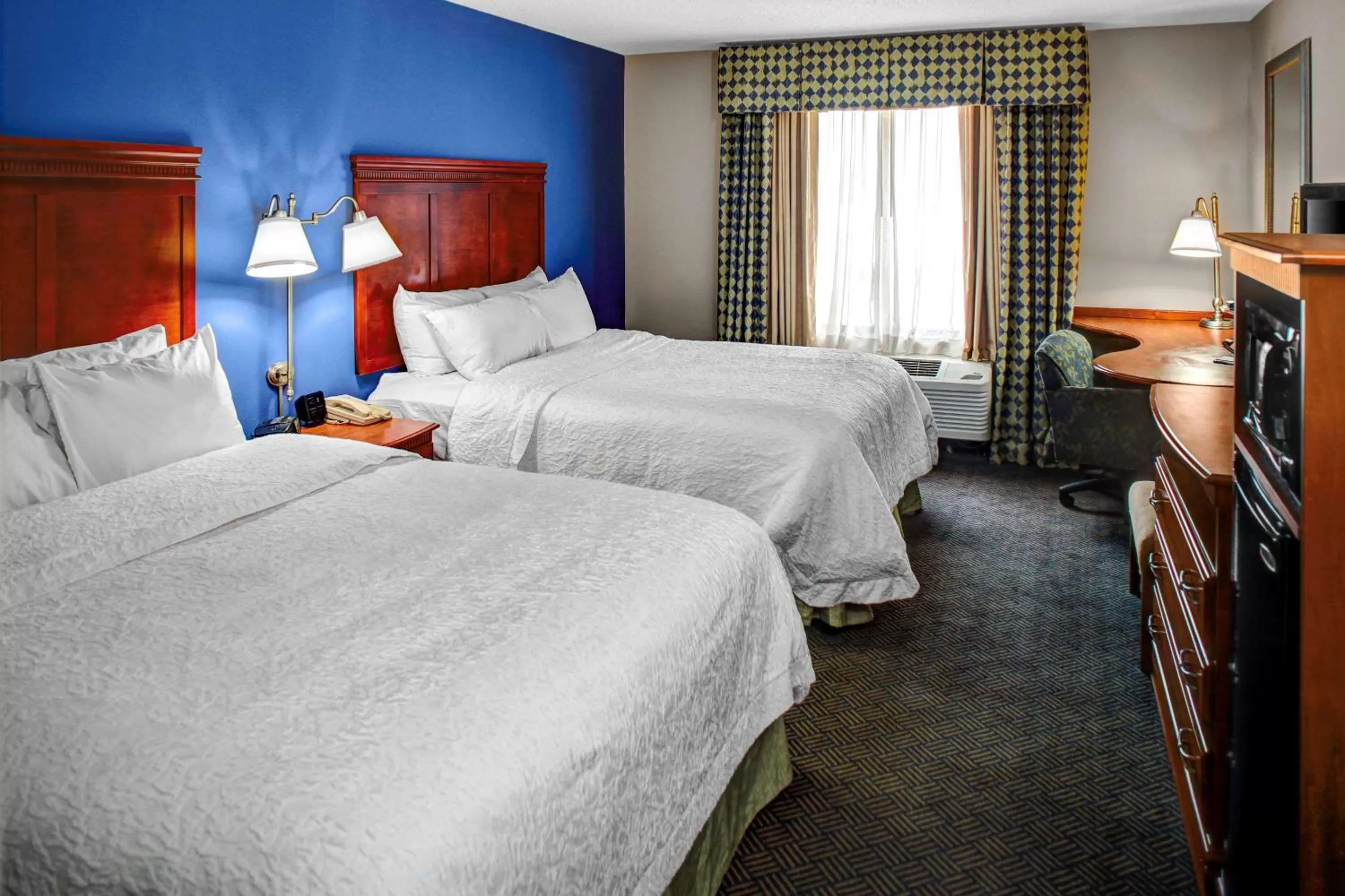 Bed in Hampton Inn Coldwater