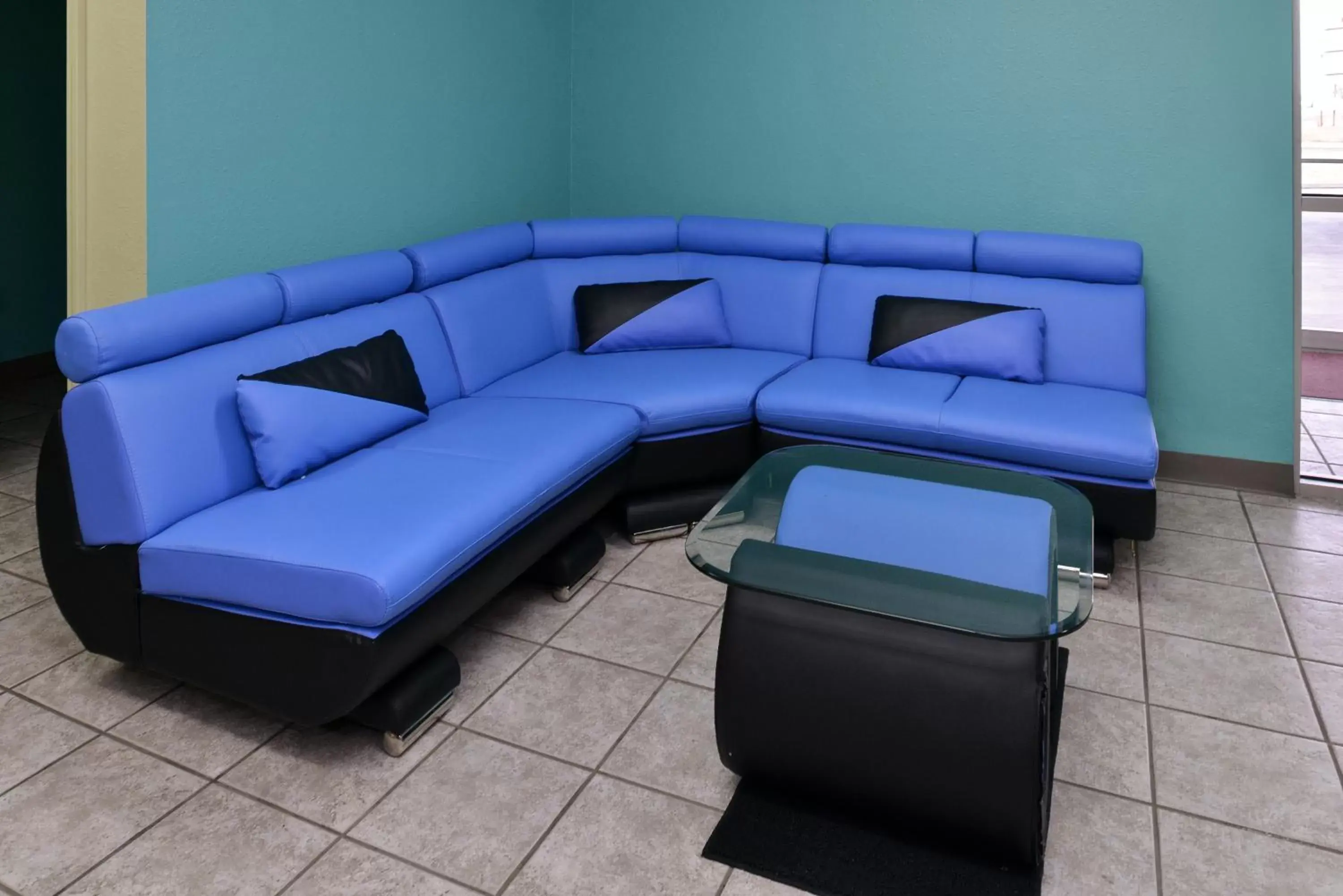 Lounge or bar, Seating Area in Americas Best Value Inn - Seymour