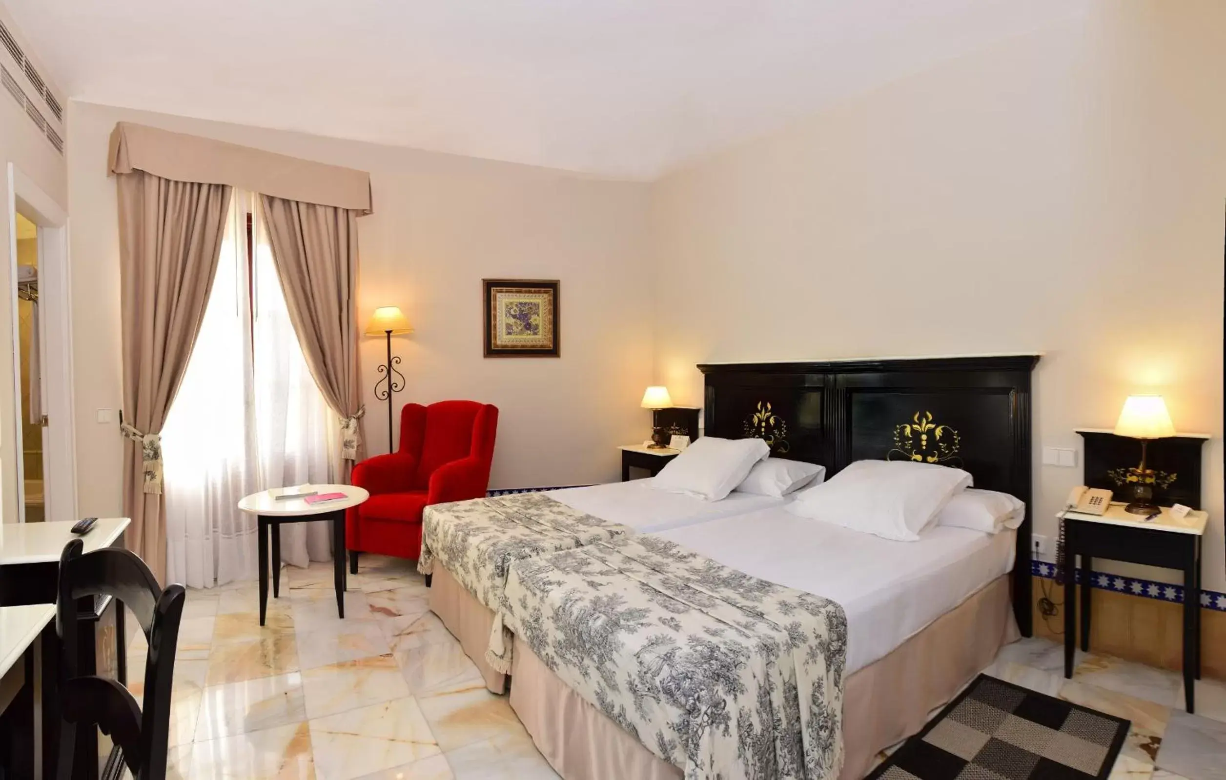 Photo of the whole room, Bed in Hotel Alcázar de la Reina
