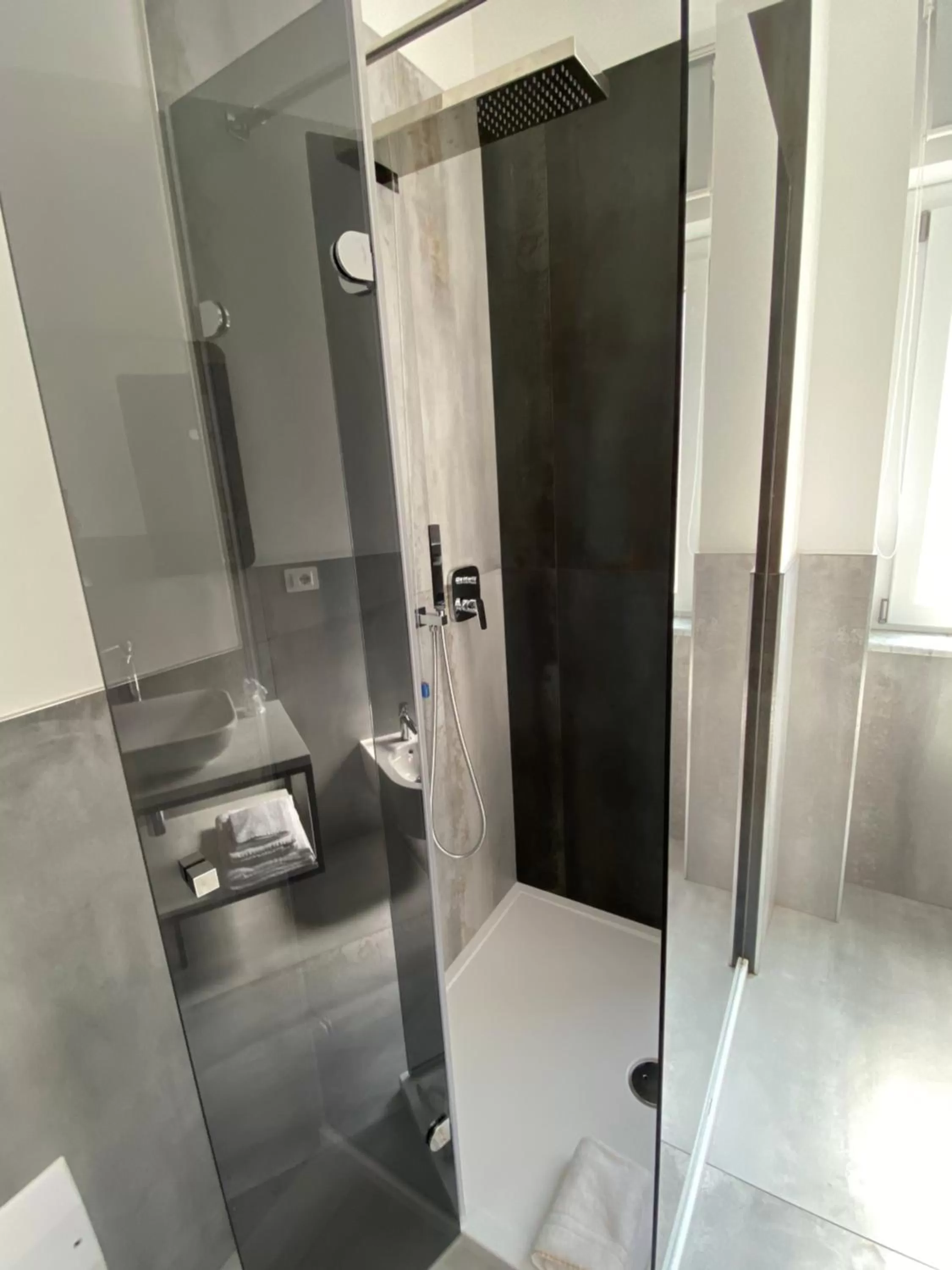 Shower in Aether Suites Tropea - Free Private Parking