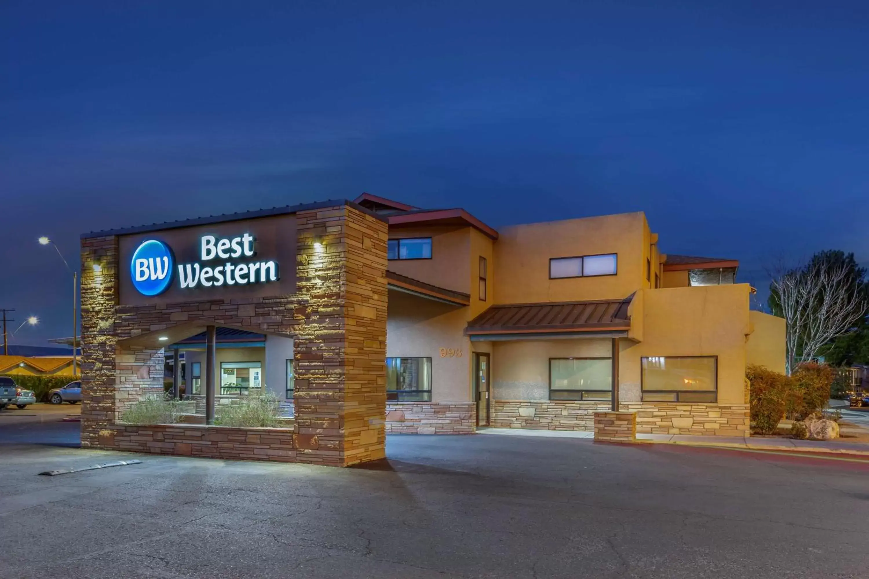 Facade/entrance, Property Building in Best Western Cottonwood Inn