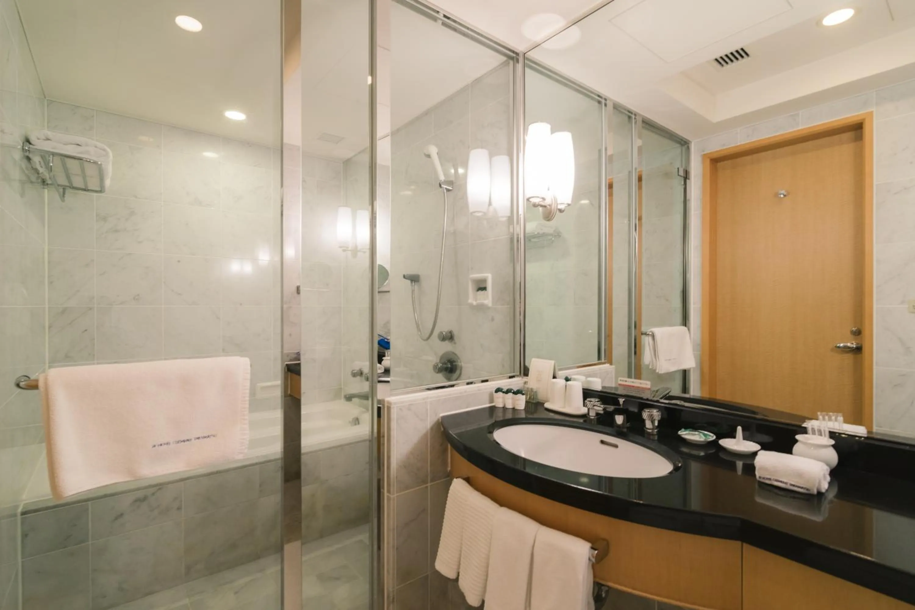 Bathroom in JR Hotel Clement Takamatsu