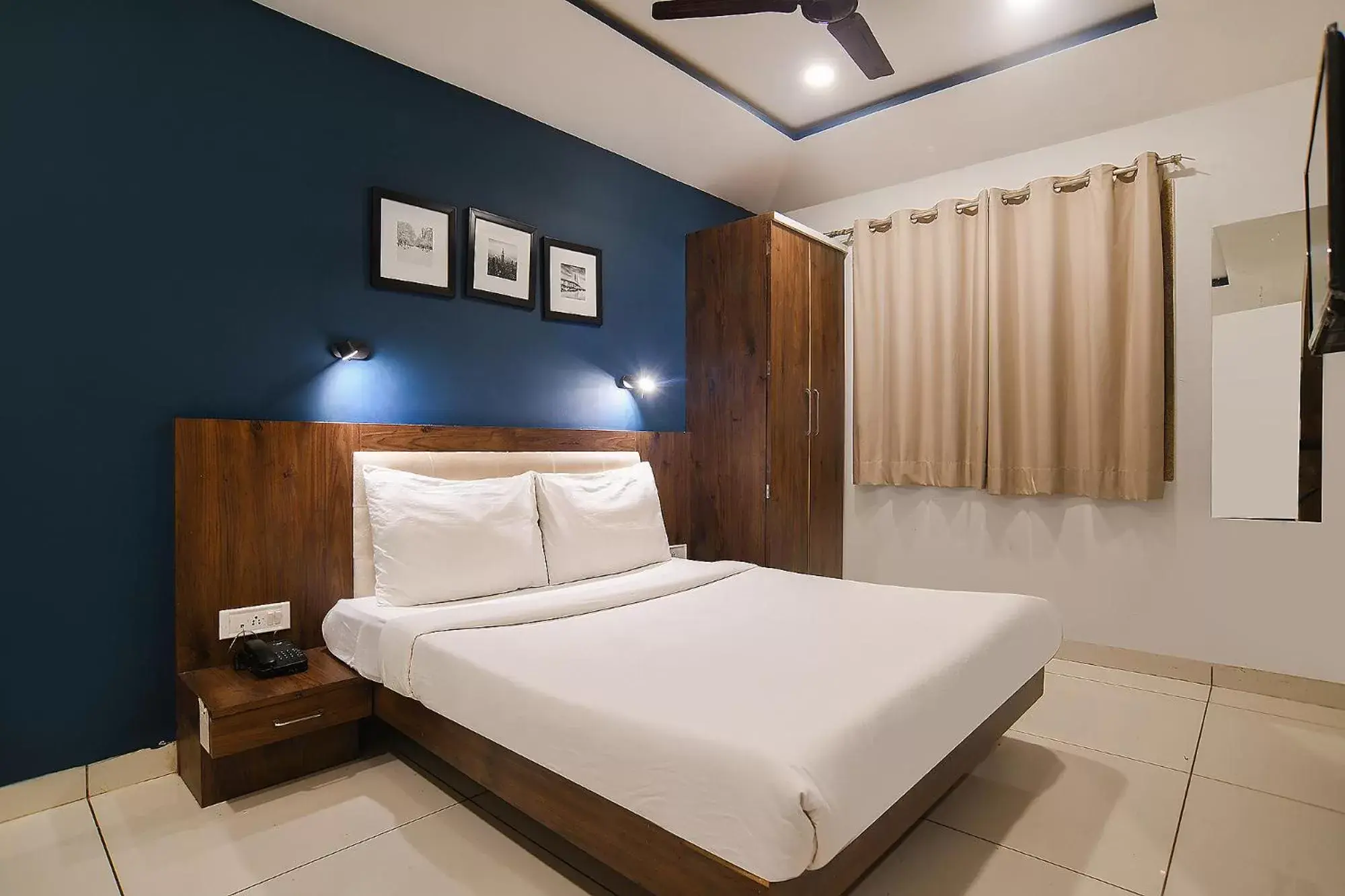 Bed in FabHotel Shree Ram Palace