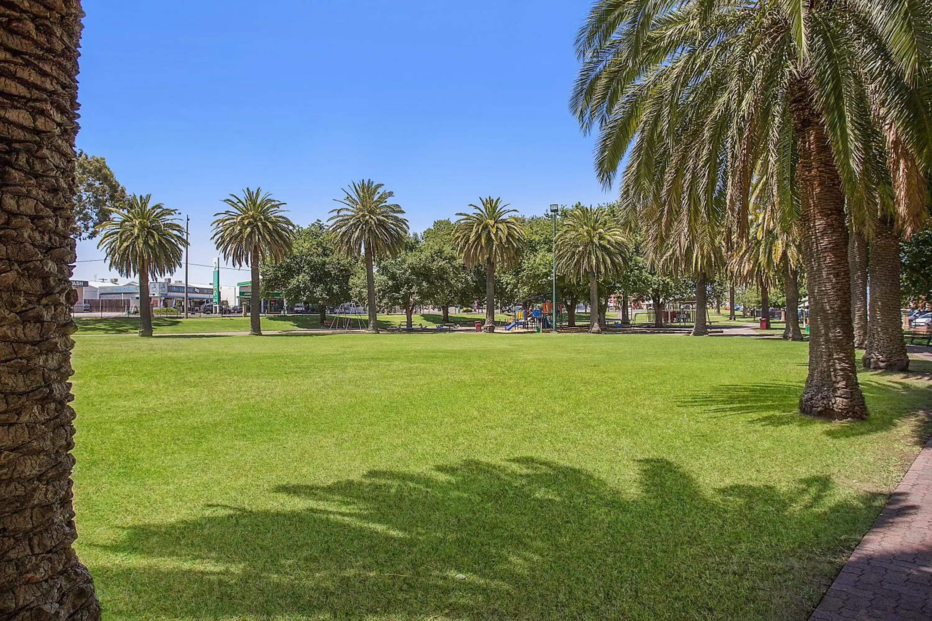 Nearby landmark, Garden in Comfort Inn May Park