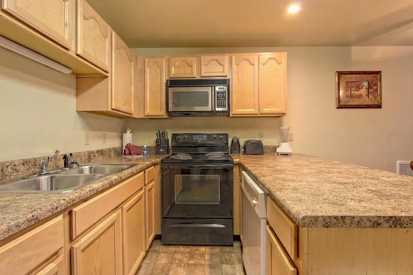 Kitchen or kitchenette, Kitchen/Kitchenette in The Highlands at Sugar by Capital Vacations