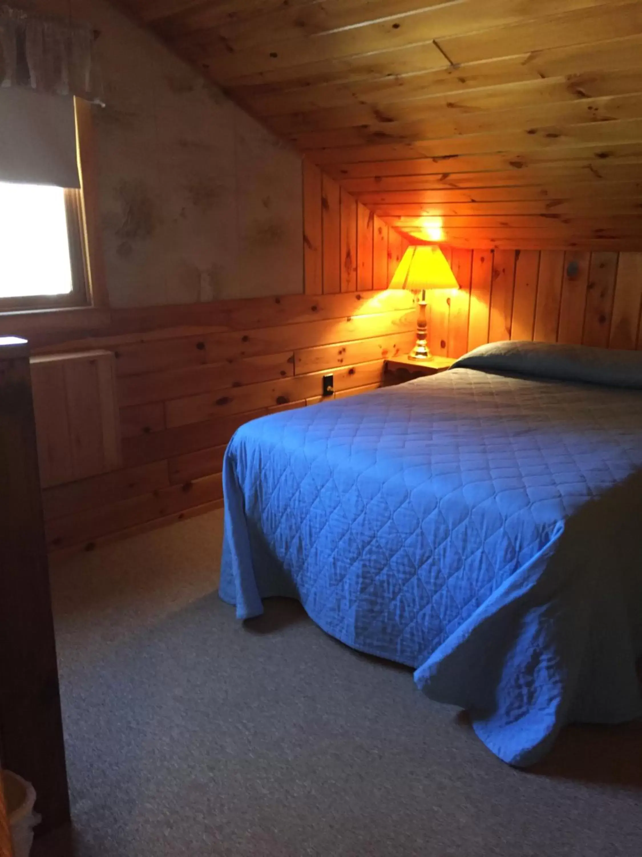 Bedroom, Bed in Rough Cut Lodge