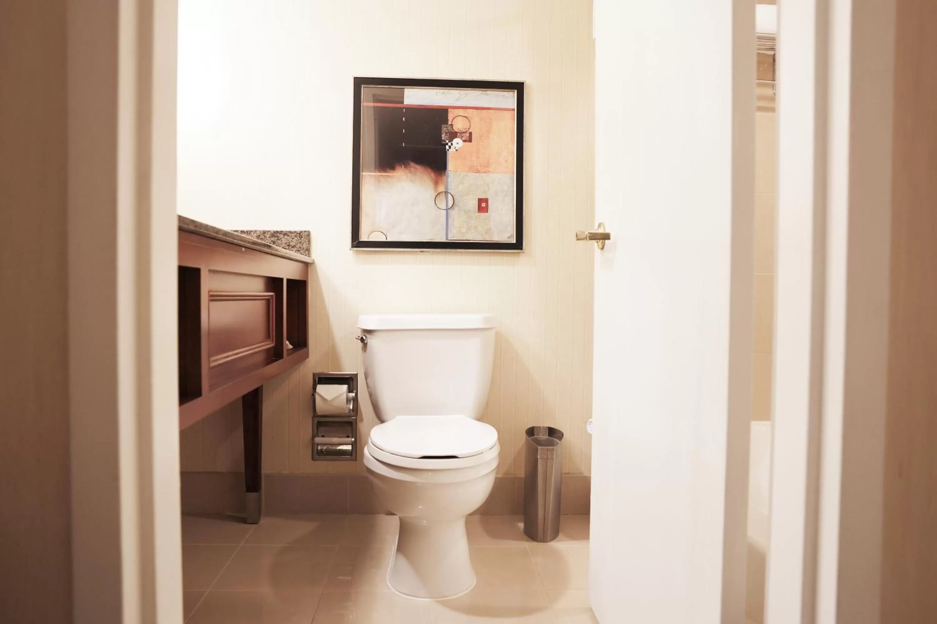 Toilet in Ontario Airport Hotel & Conference Center