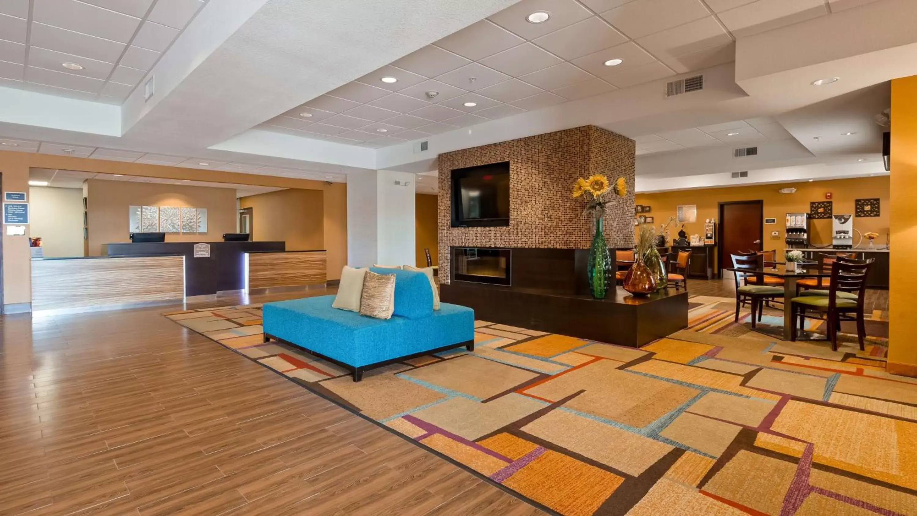 Lobby or reception, Lobby/Reception in Best Western Plus Hiawatha Hotel Lobby or reception, Lobby/Reception in Best Western Plus Hiawatha Hotel