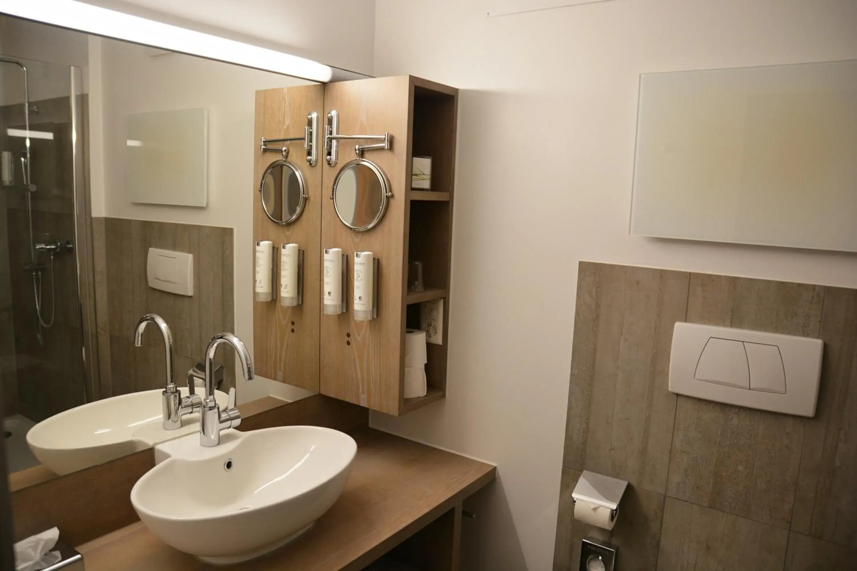 Shower, Bathroom in Parkhotel Langenthal