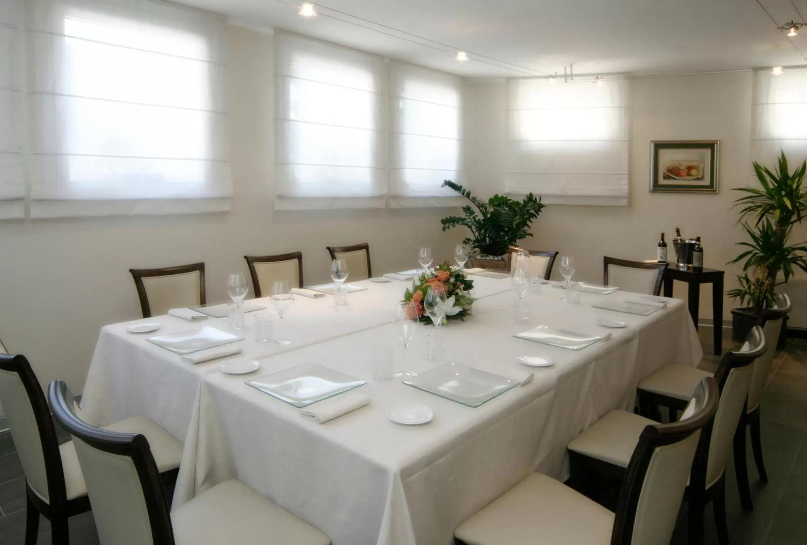 Business facilities, Restaurant/Places to Eat in Hotel Vittoria