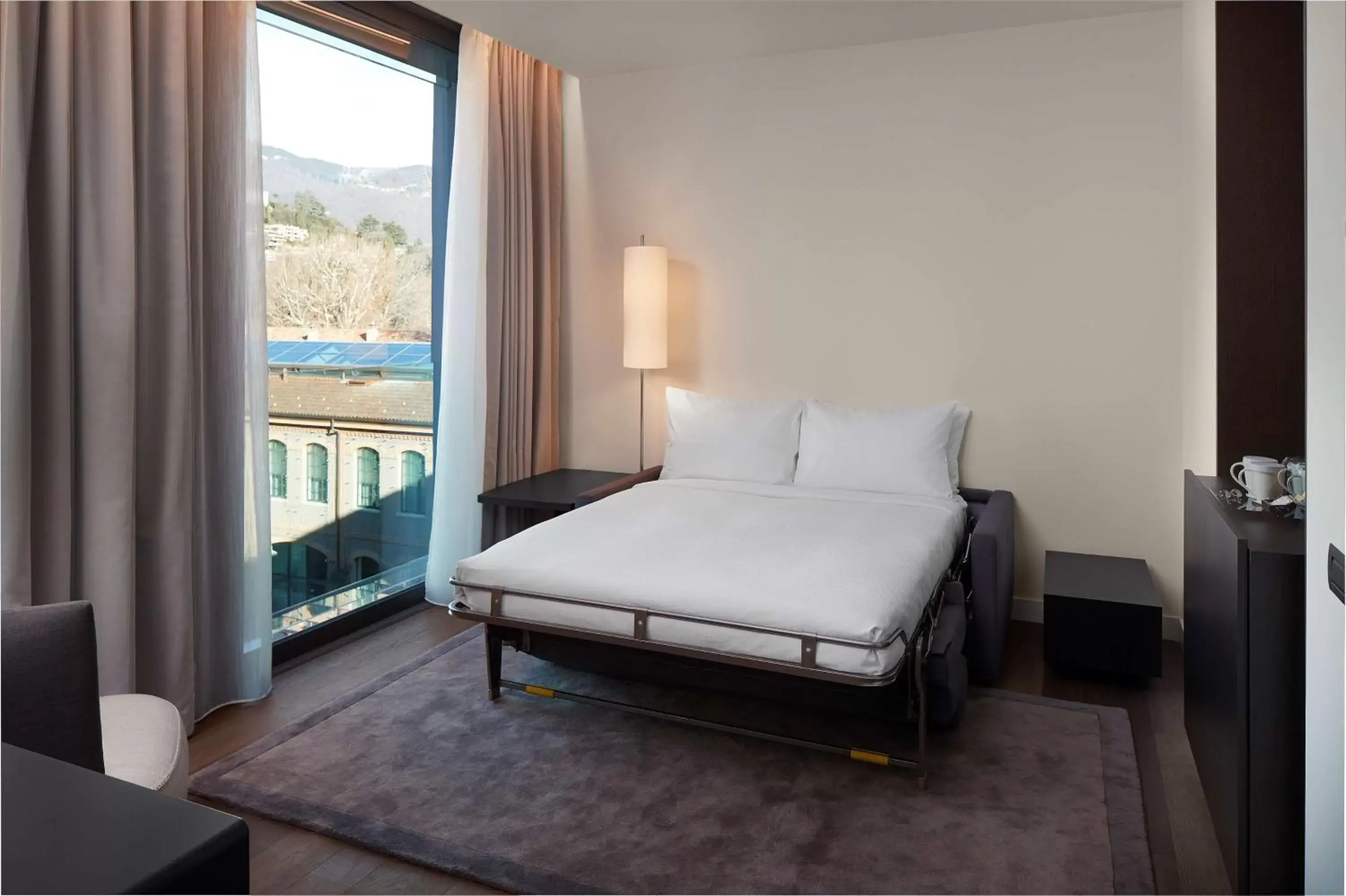 Living room, Bed in Hilton Lake Como