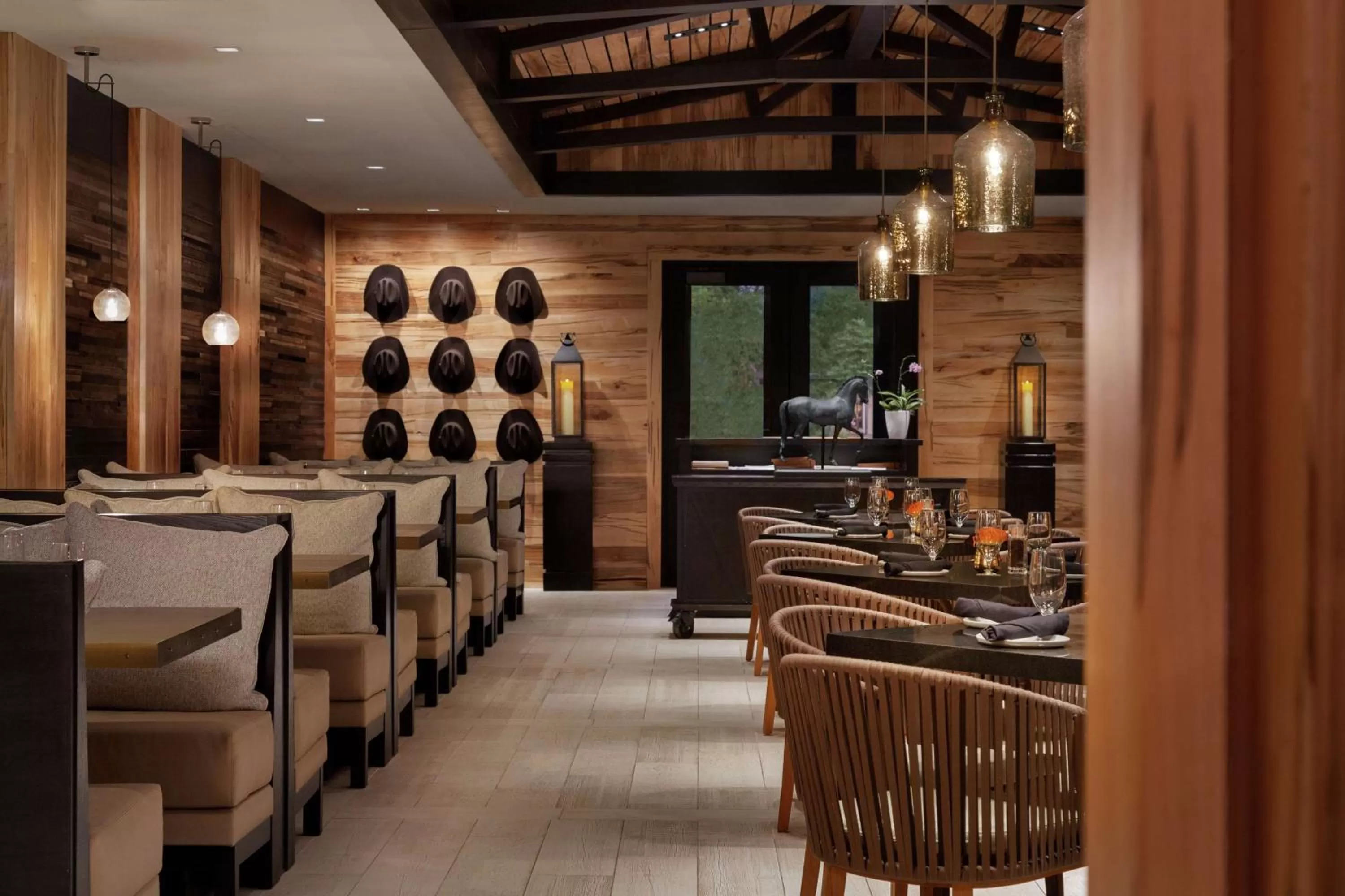 Dining area in Hoodoo Moab, Curio Collection by Hilton