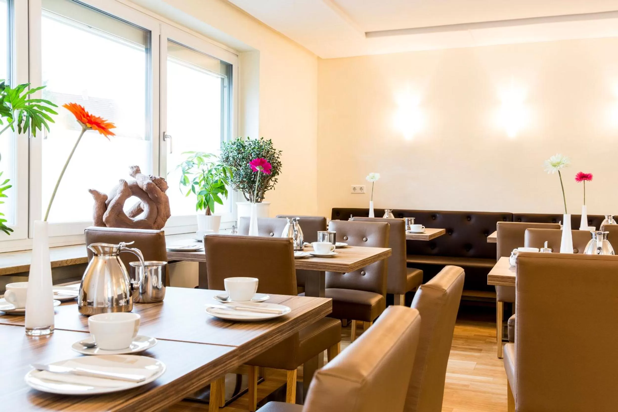 Restaurant/places to eat in Nürnberger Trichter Family-Business Hotel Garni