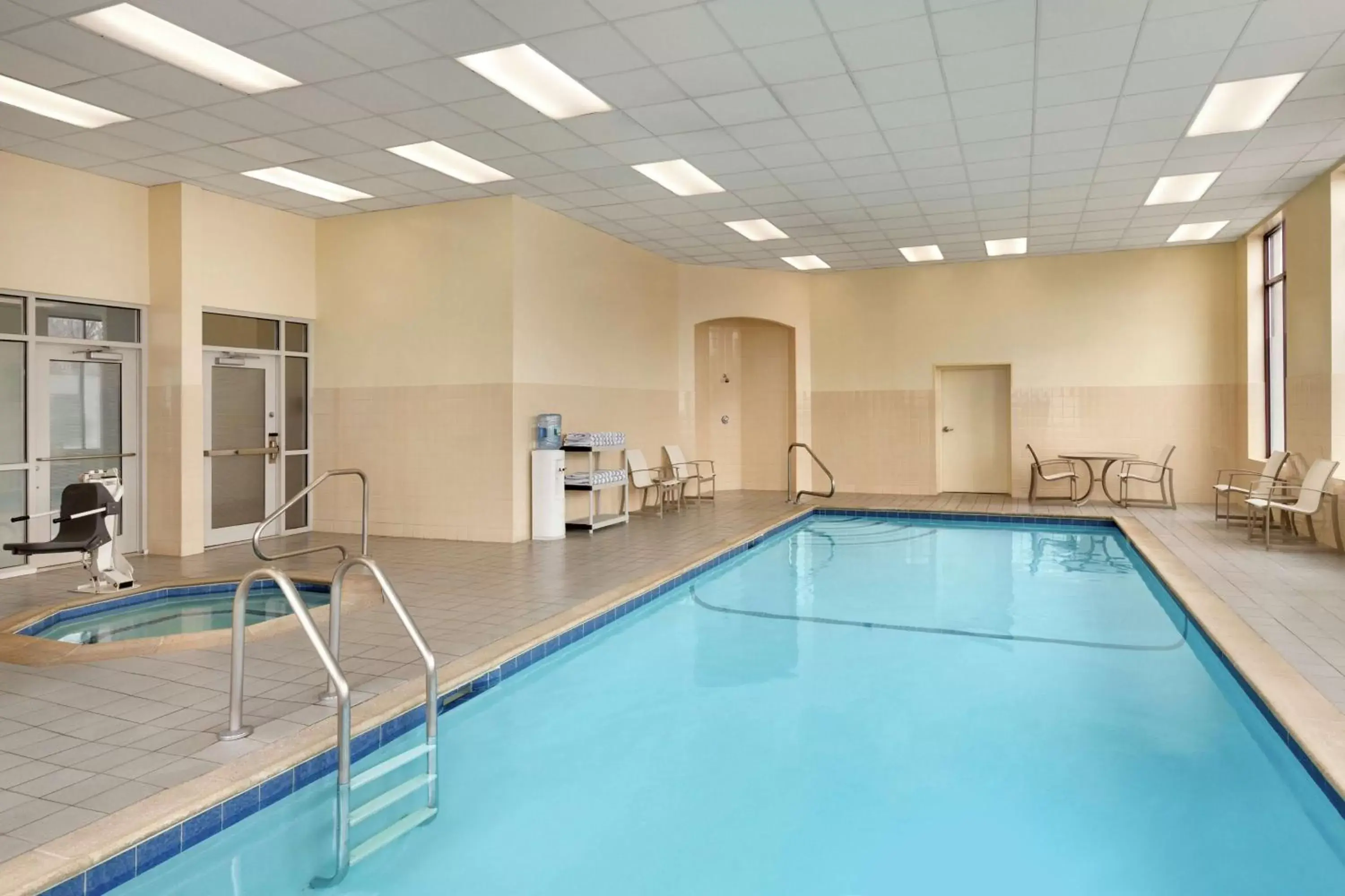 Pool view, Swimming Pool in Embassy Suites Boston at Logan Airport