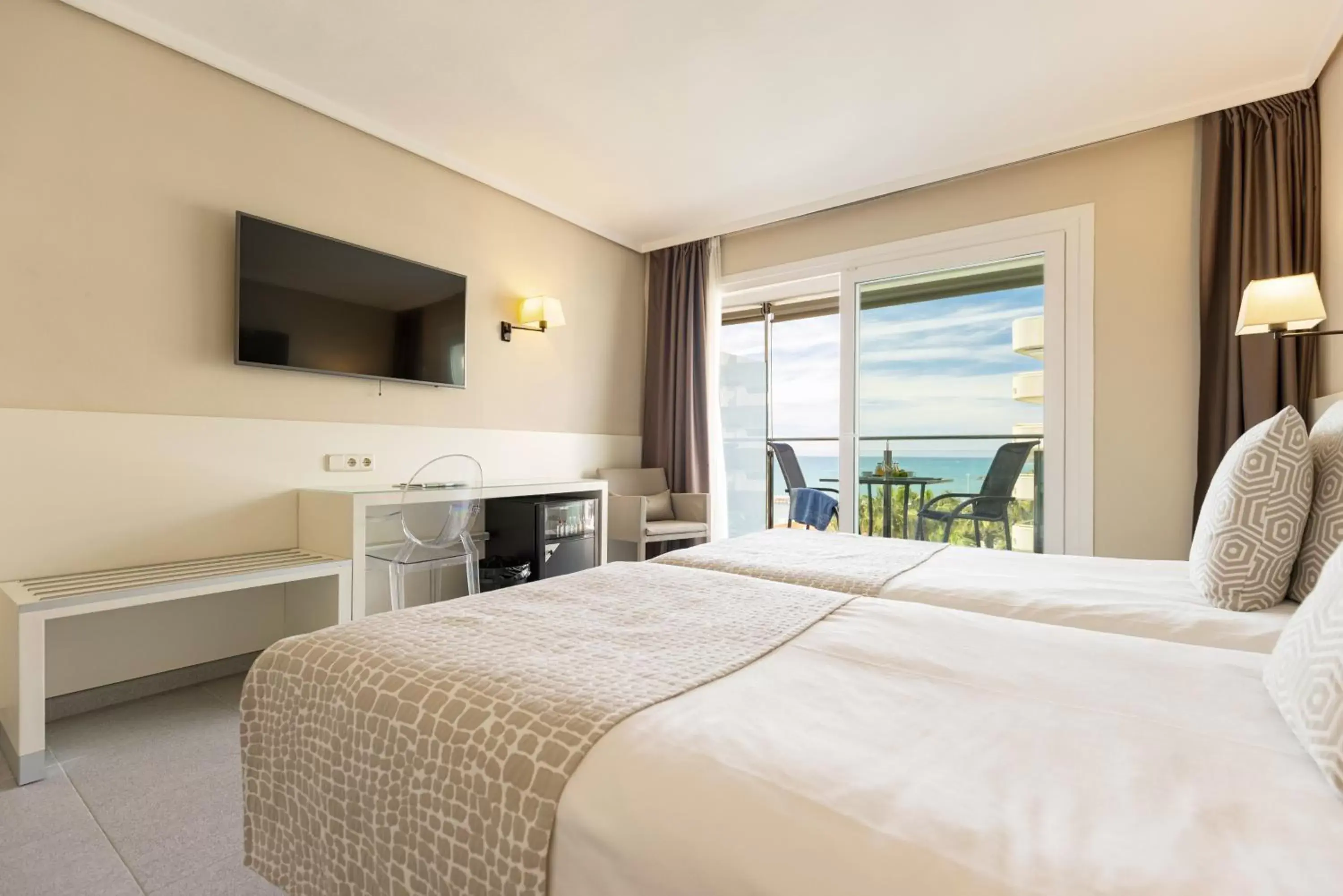 Standard Double or Twin Room with Partial Sea View - single occupancy in Calipolis