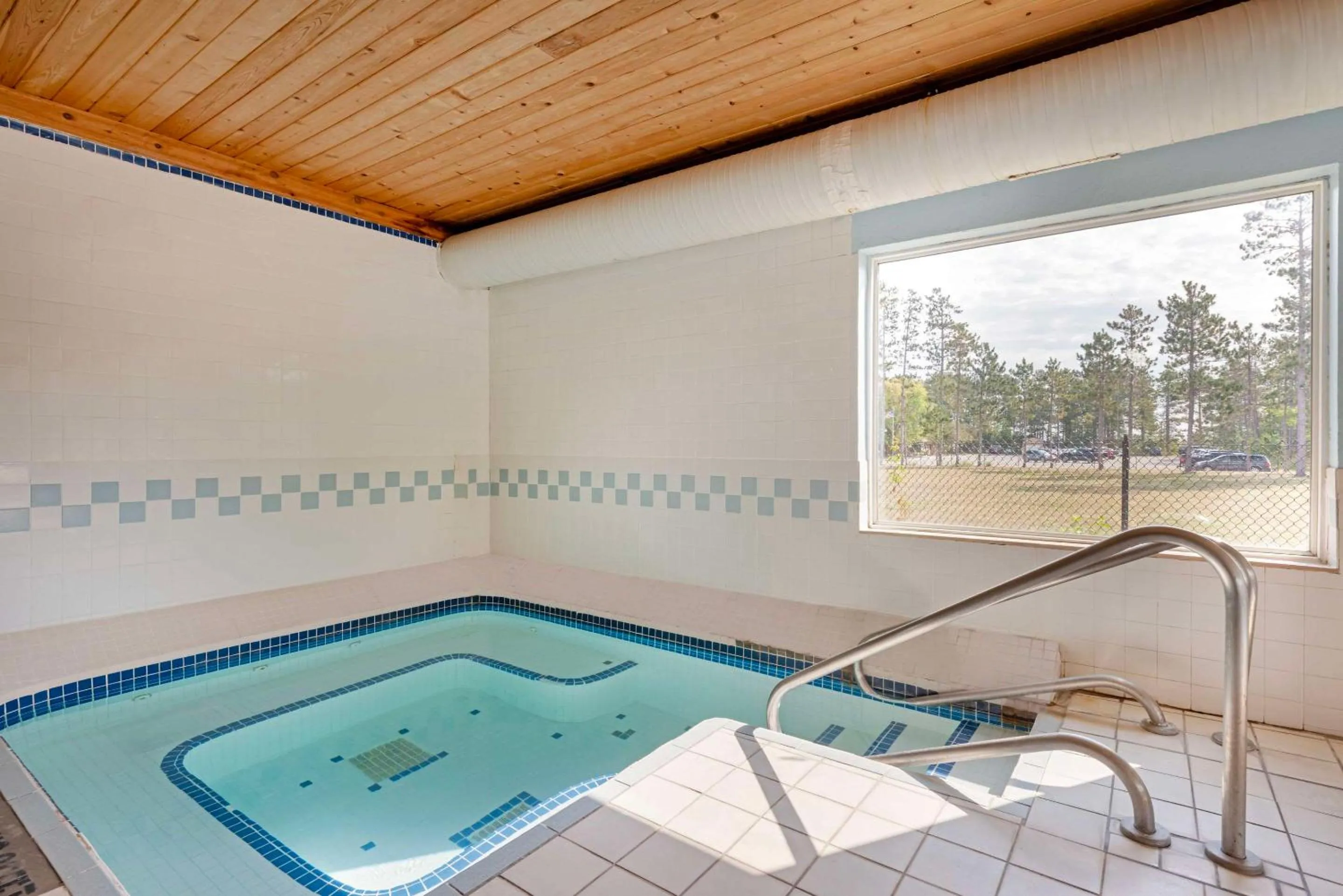 Swimming pool in Quality Inn Bemidji