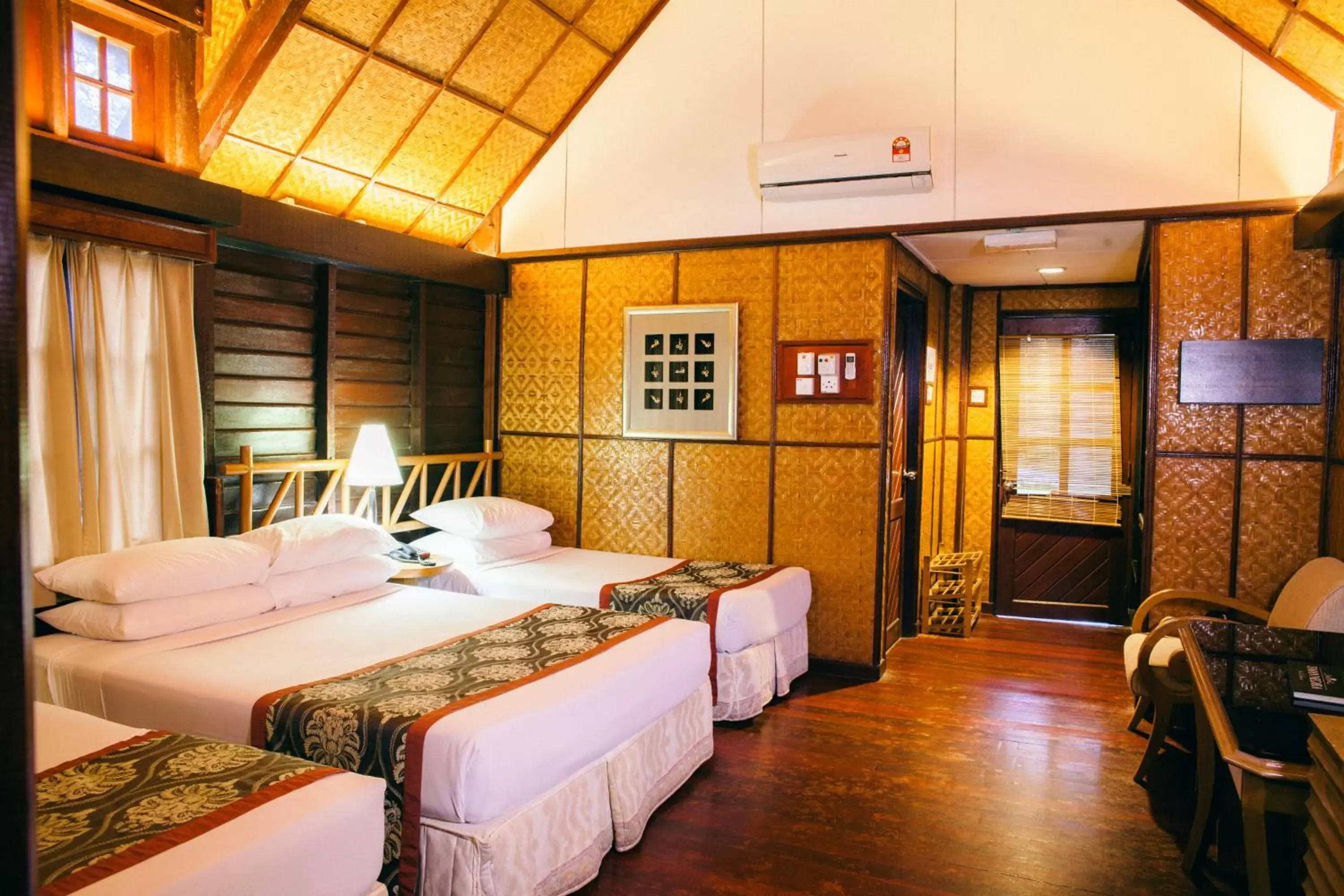 Photo of the whole room, Bed in Mutiara Taman Negara