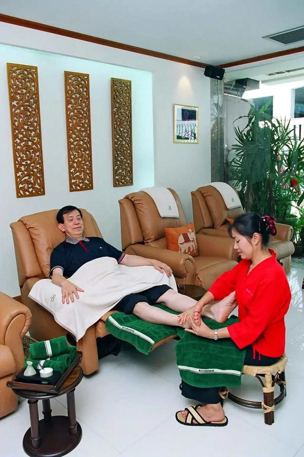 Massage in Wall Street Inn, Bangkok