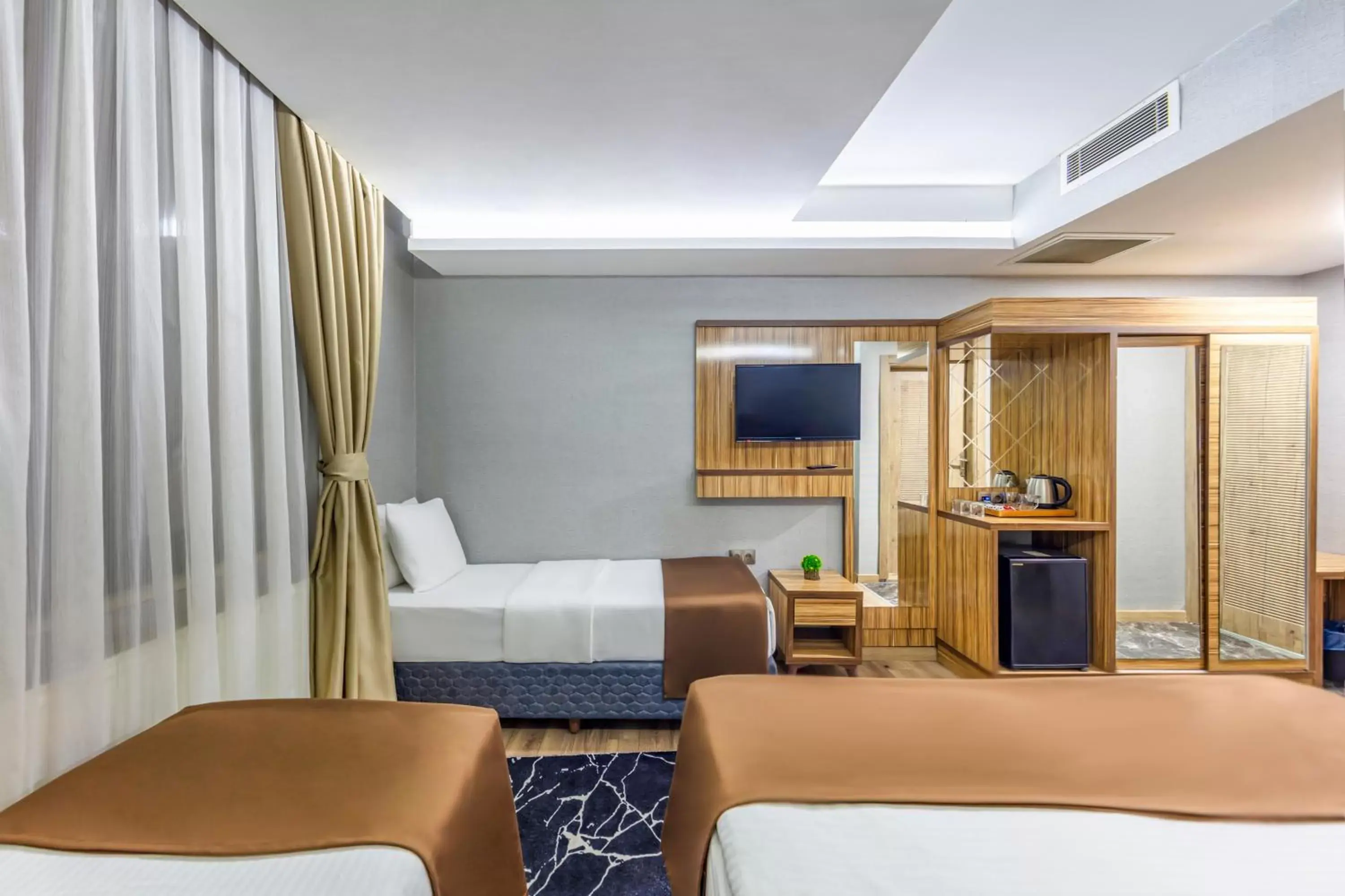 Bed, TV/Entertainment Center in Dem İstanbul Airport Hotel