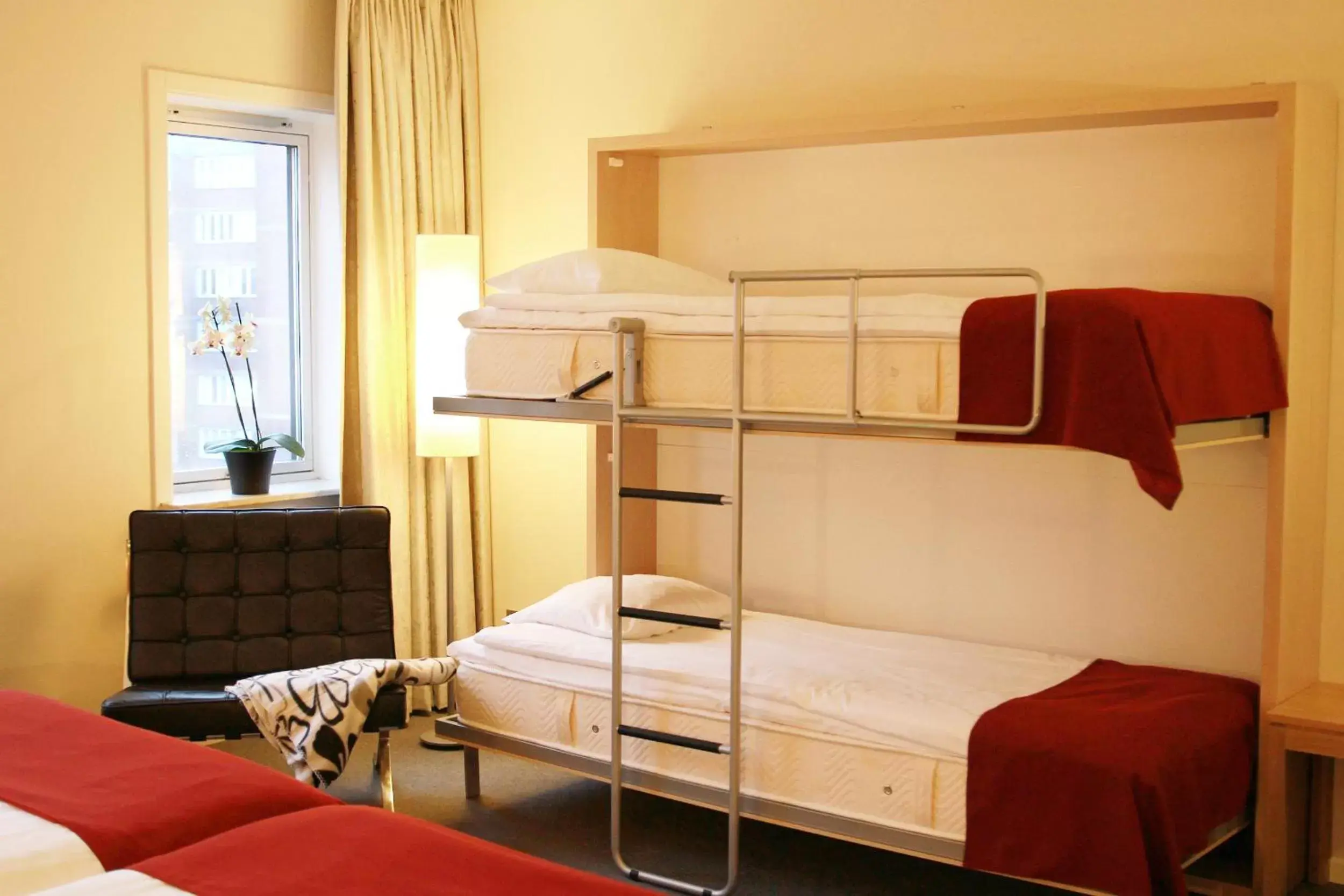 Bed, Bunk Bed in Spar Hotel Majorna