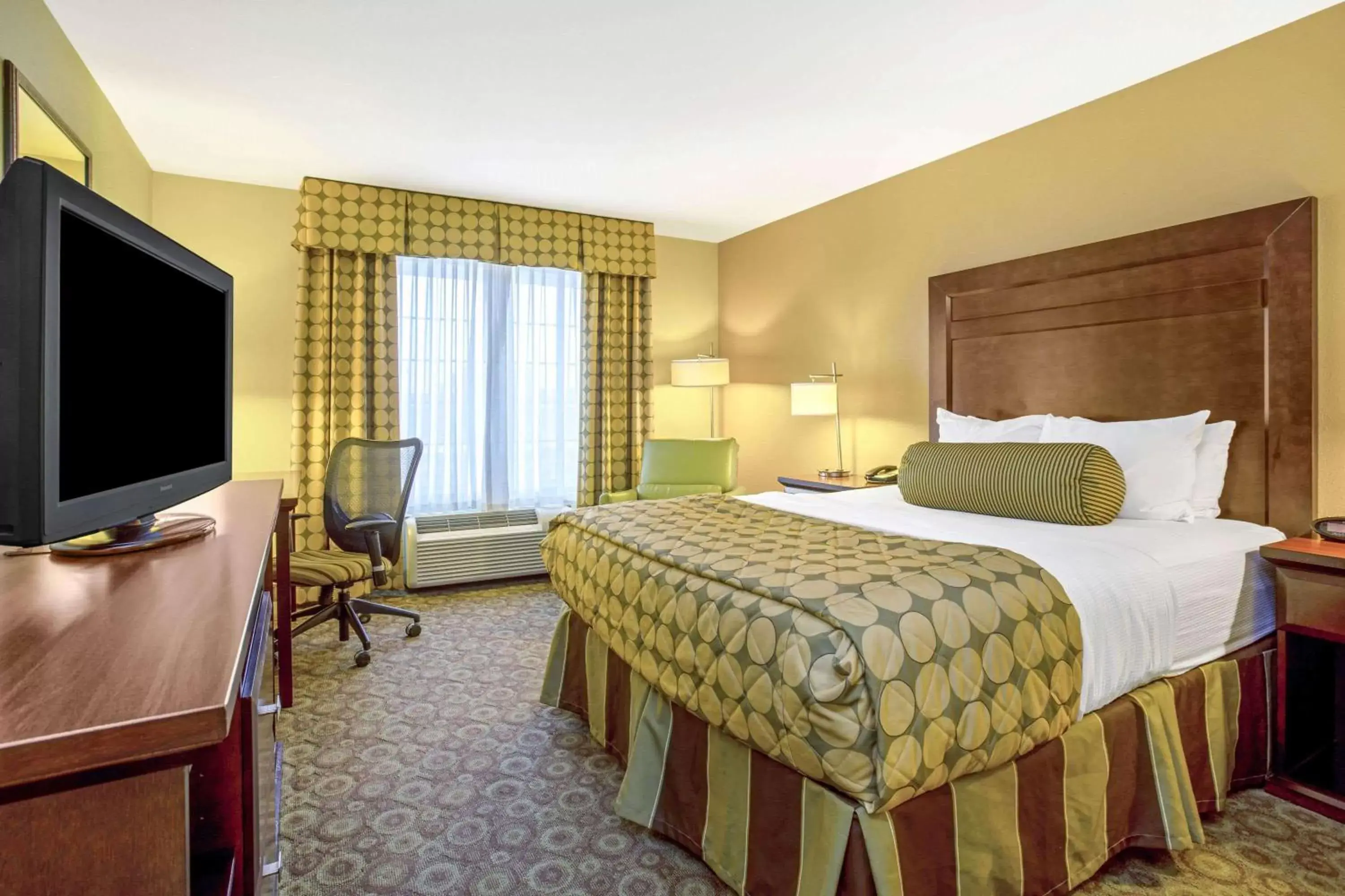 Queen Room - Non-Smoking in La Quinta by Wyndham Dickinson Queen Room - Non-Smoking in La Quinta by Wyndham Dickinson