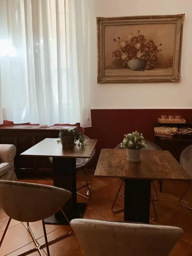 Restaurant/Places to Eat in Residenza Sciarra B&B