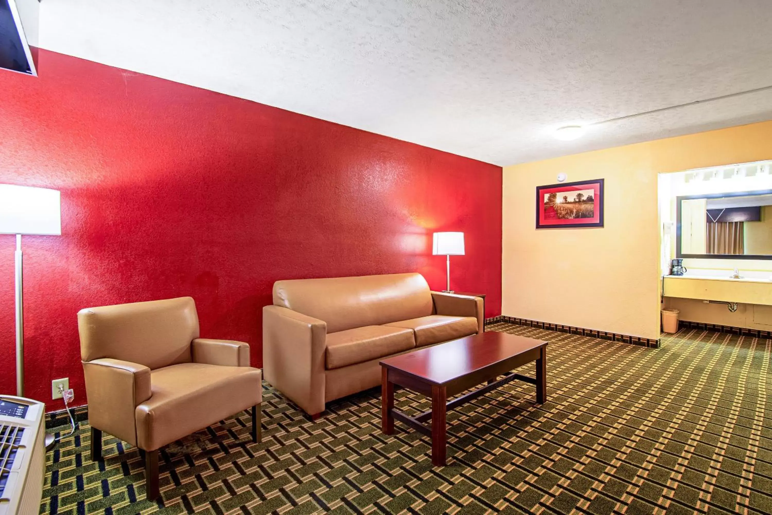 Photo of the whole room, Lounge/Bar in Red Roof Inn & Suites Greenwood, SC