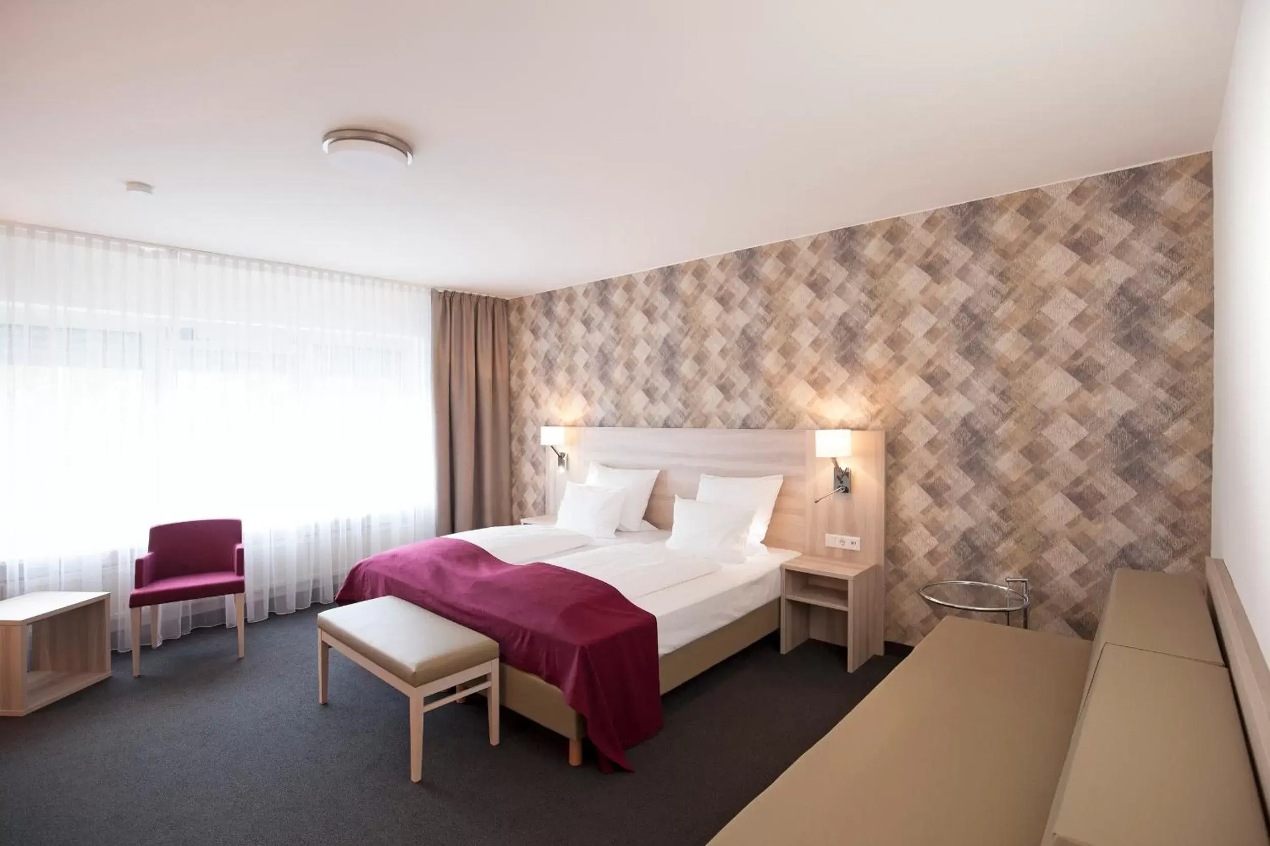 Photo of the whole room, Bed in Hotel Senator München