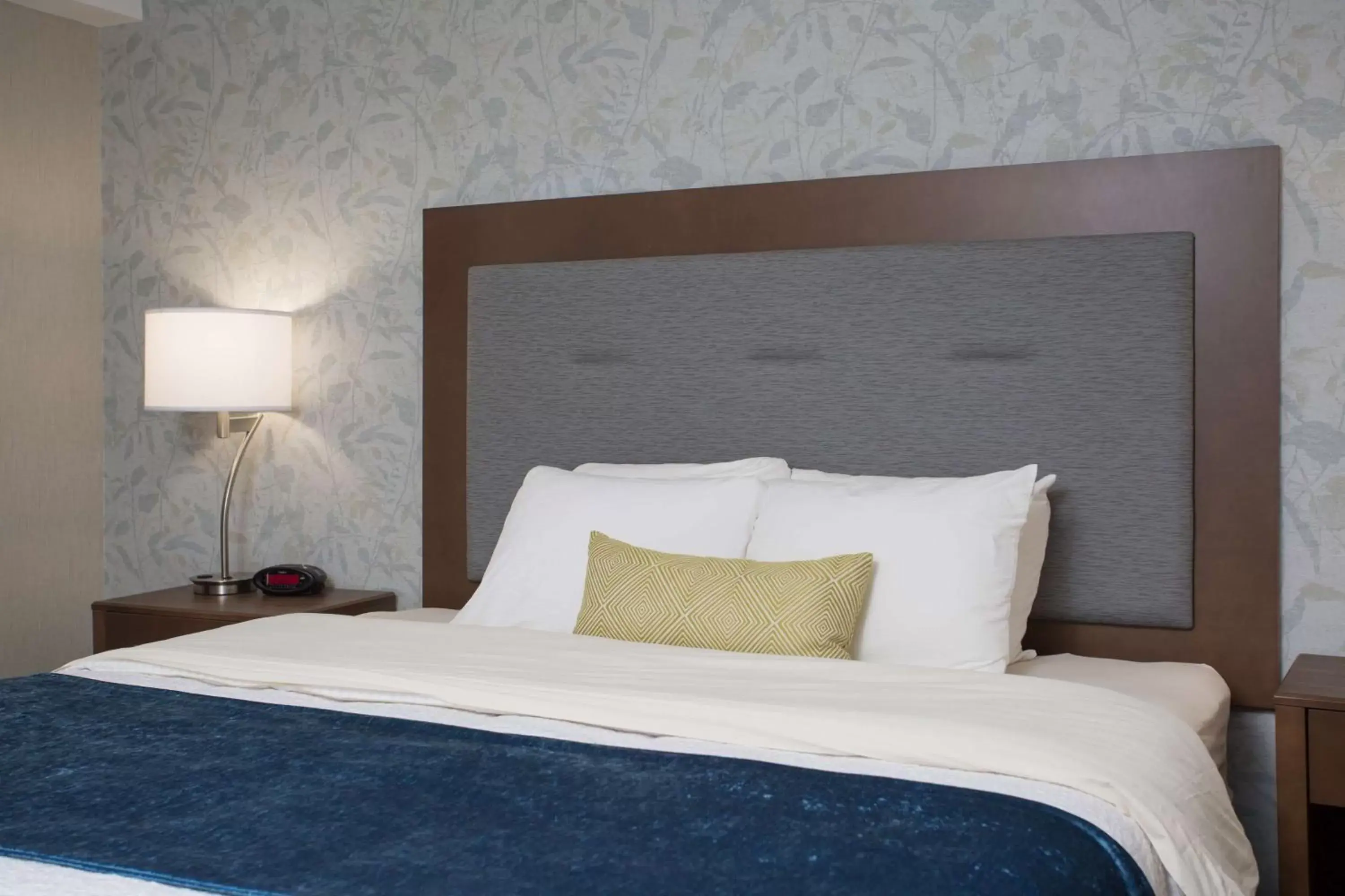 Bedroom, Bed in Best Western Plus Portsmouth Hotel & Suites