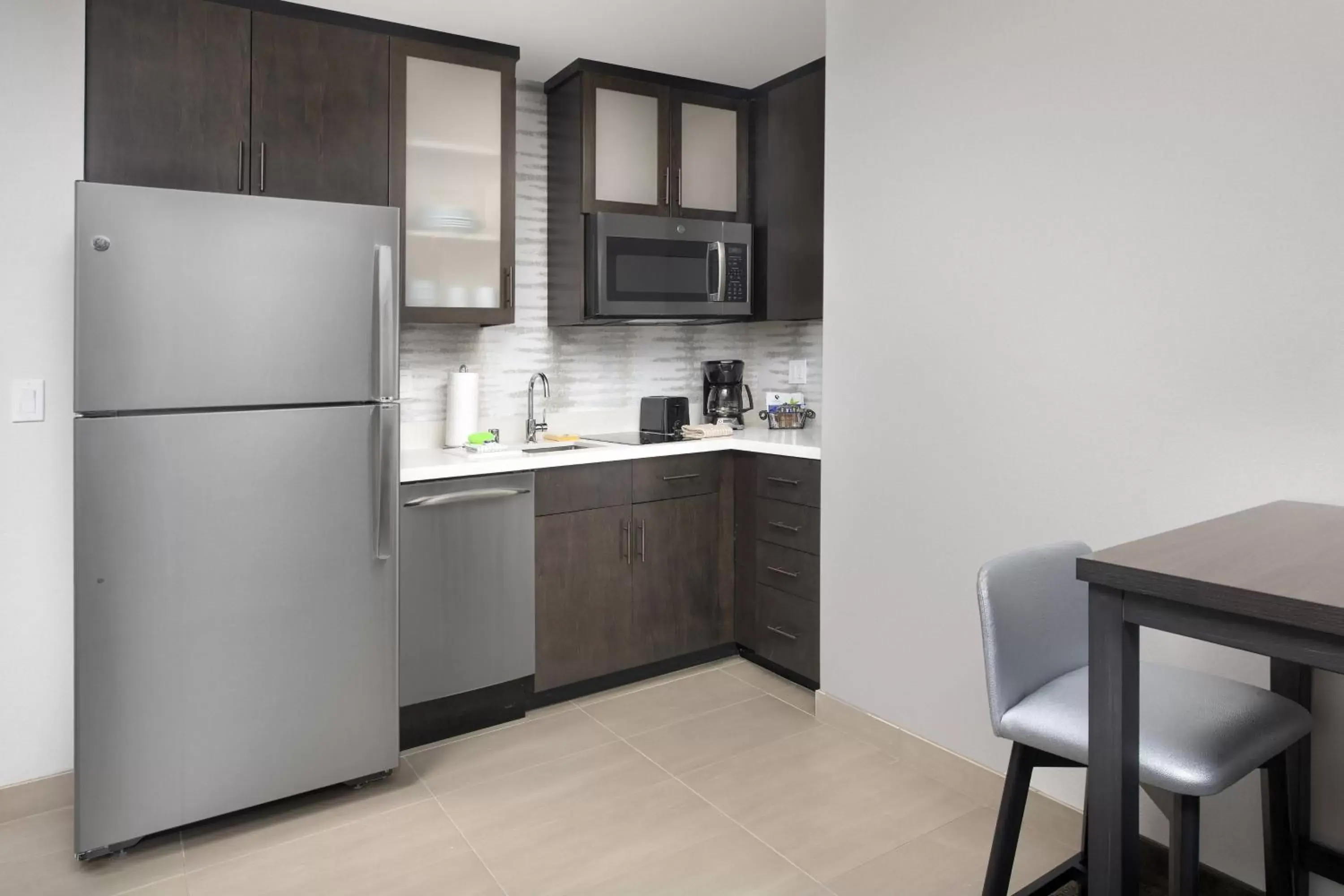 Photo of the whole room, Kitchen/Kitchenette in Residence Inn by Marriott Modesto North