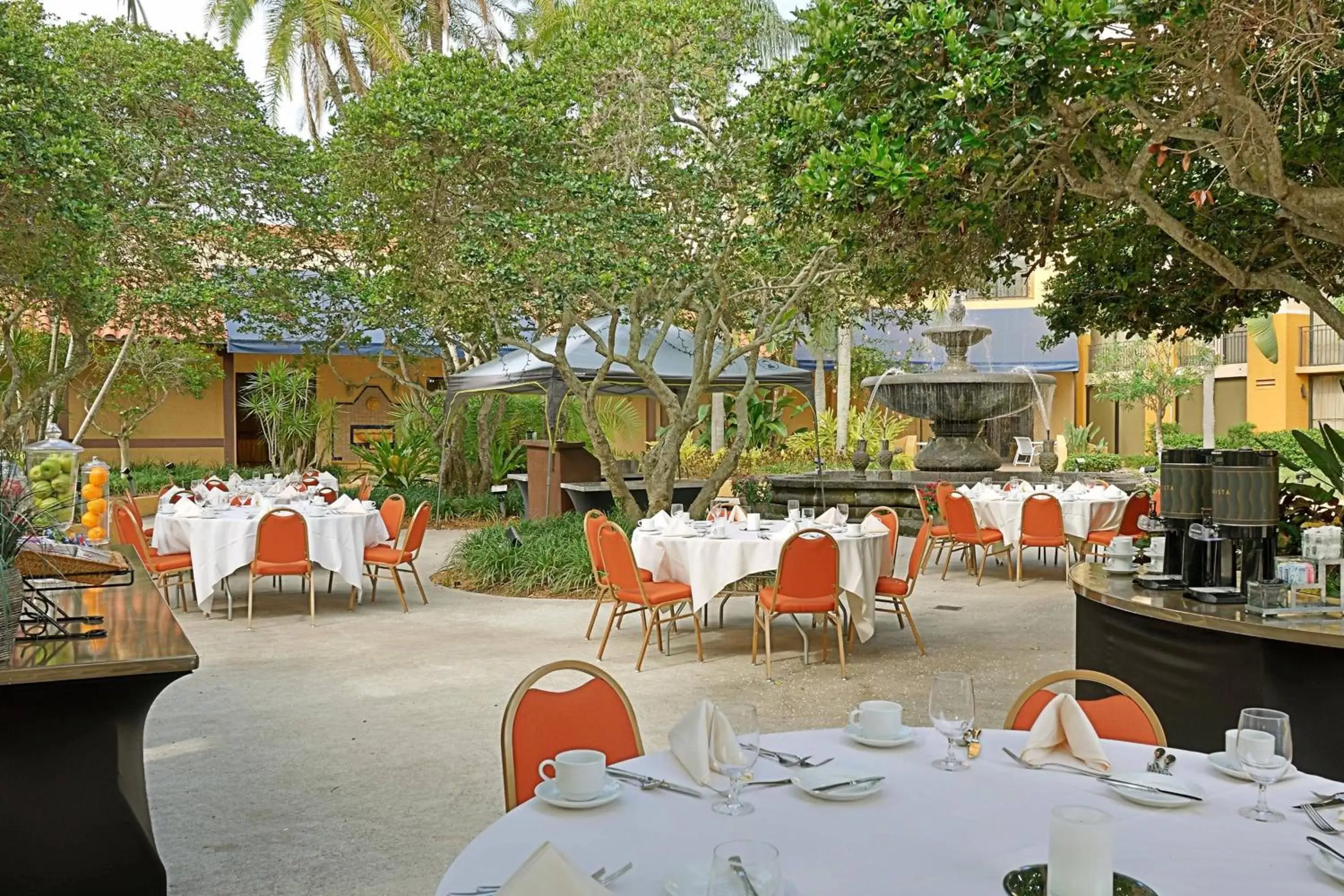 Meeting/conference room, Restaurant/Places to Eat in Courtyard by Marriott Bradenton Sarasota/Riverfront