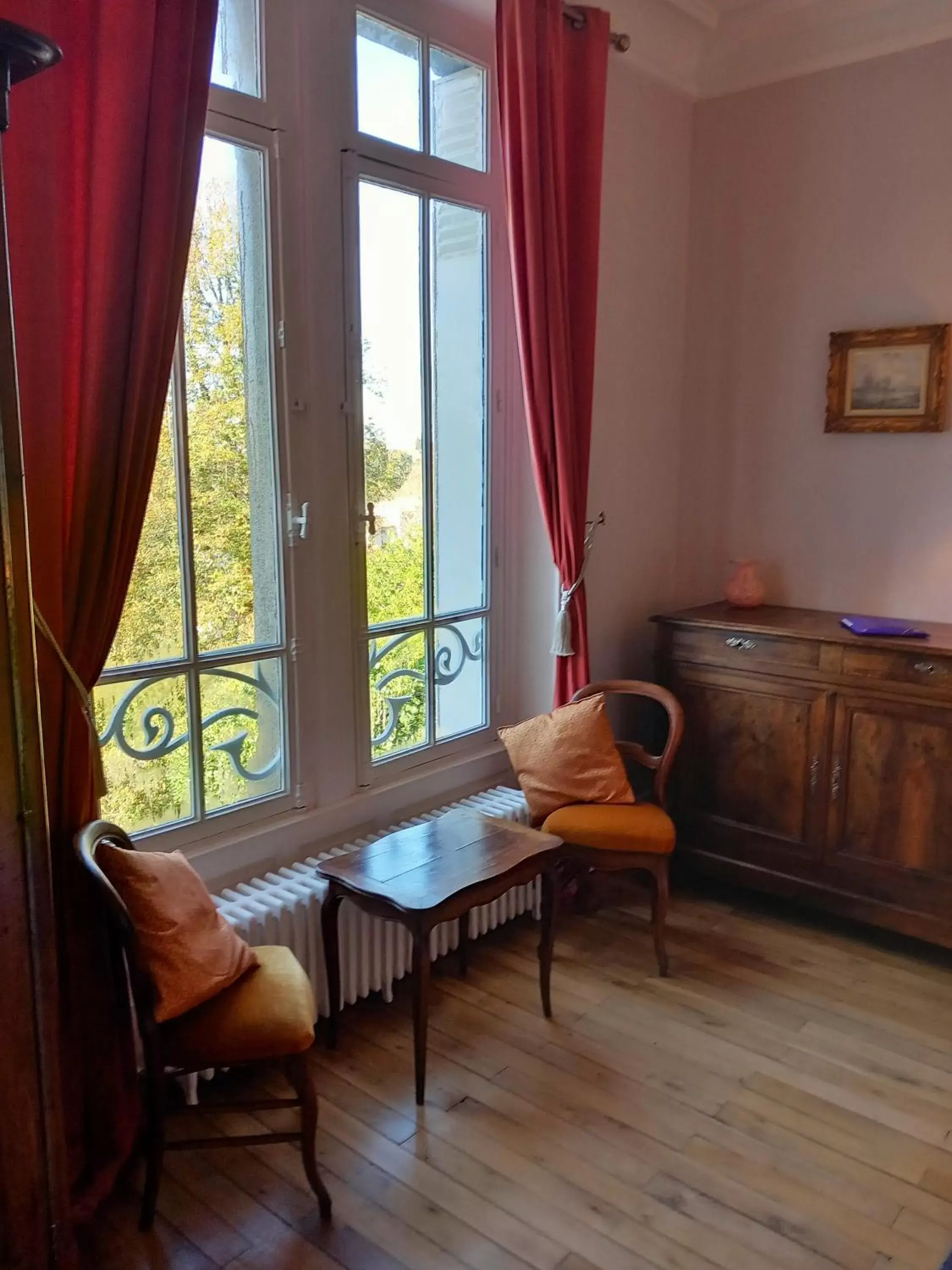 Seating Area in Chateau Maleplane