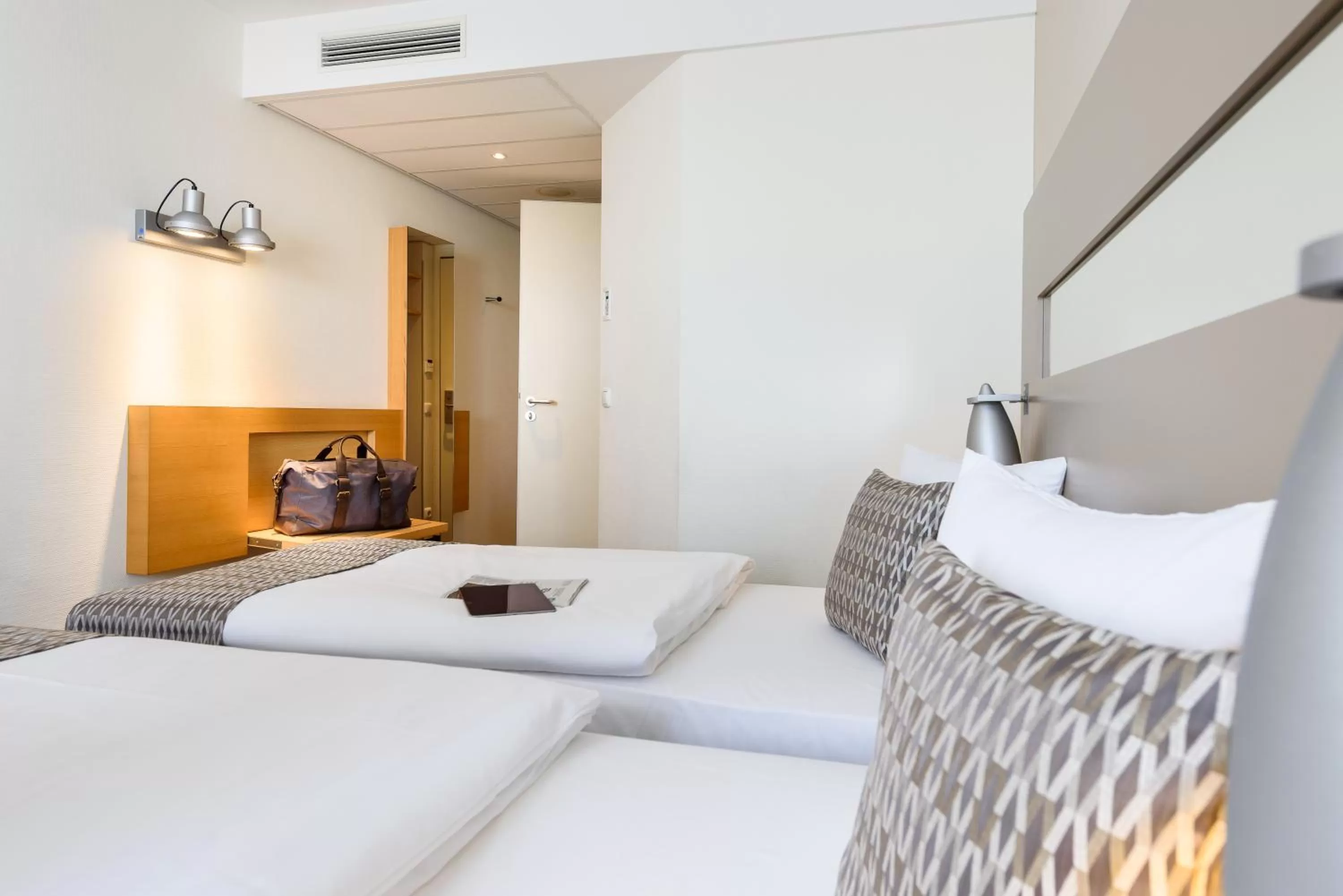 Photo of the whole room, Bed in Mercure Hotel Düsseldorf City Nord