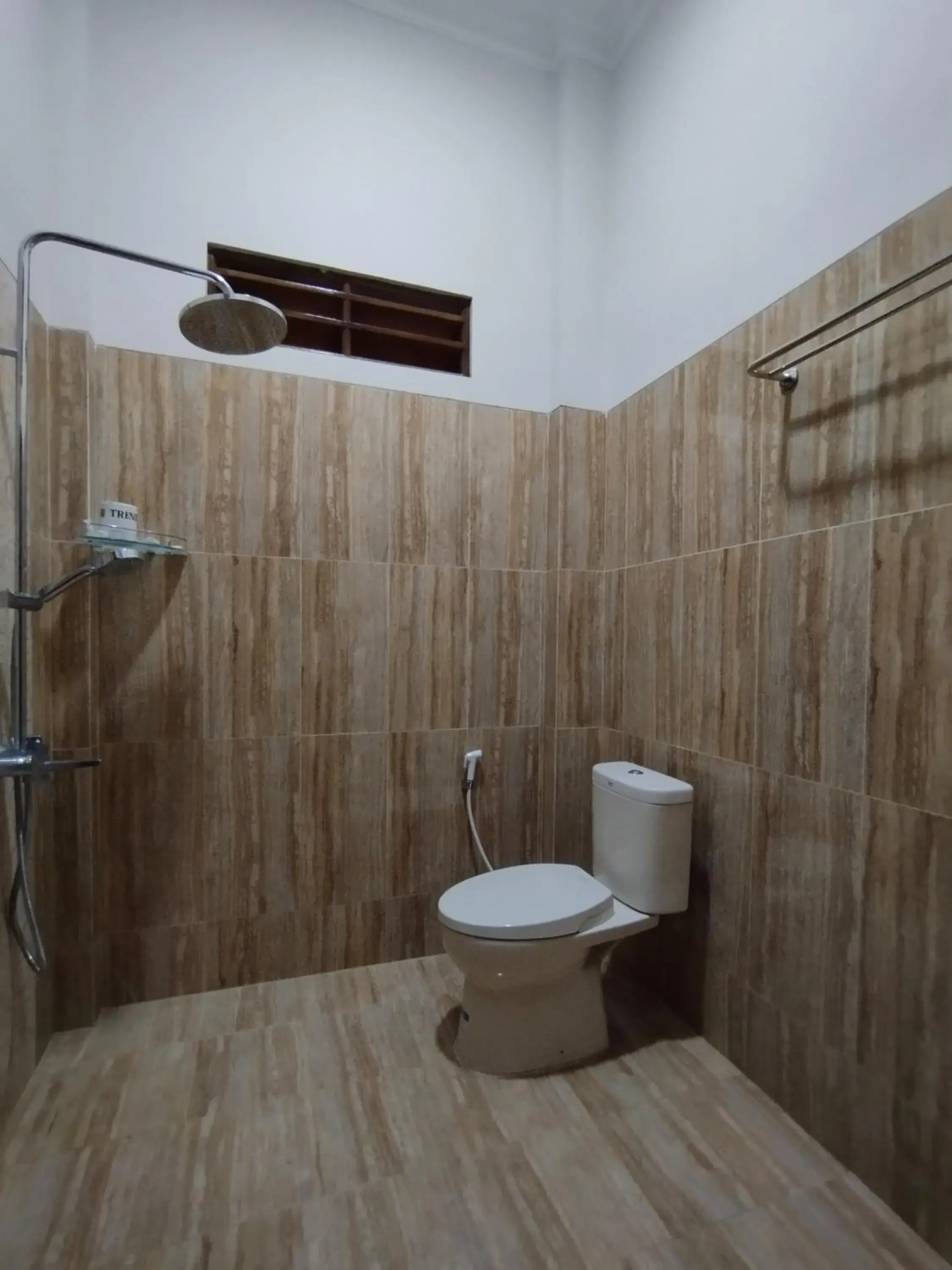 Shower, Bathroom in Saira Hotel dan Homestay Syariah