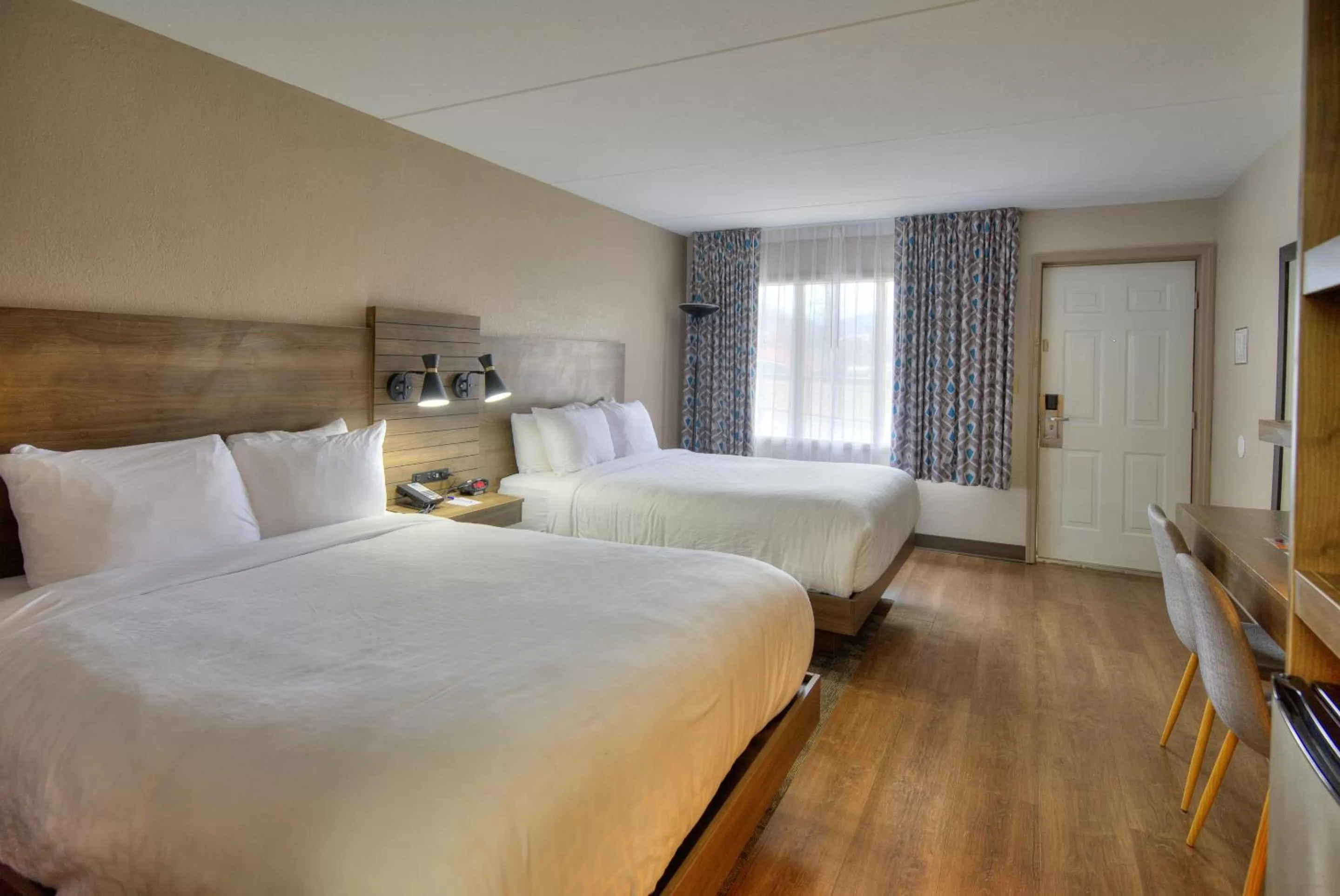 Photo of the whole room, Bed in Clarion Pointe Downtown Gatlinburg