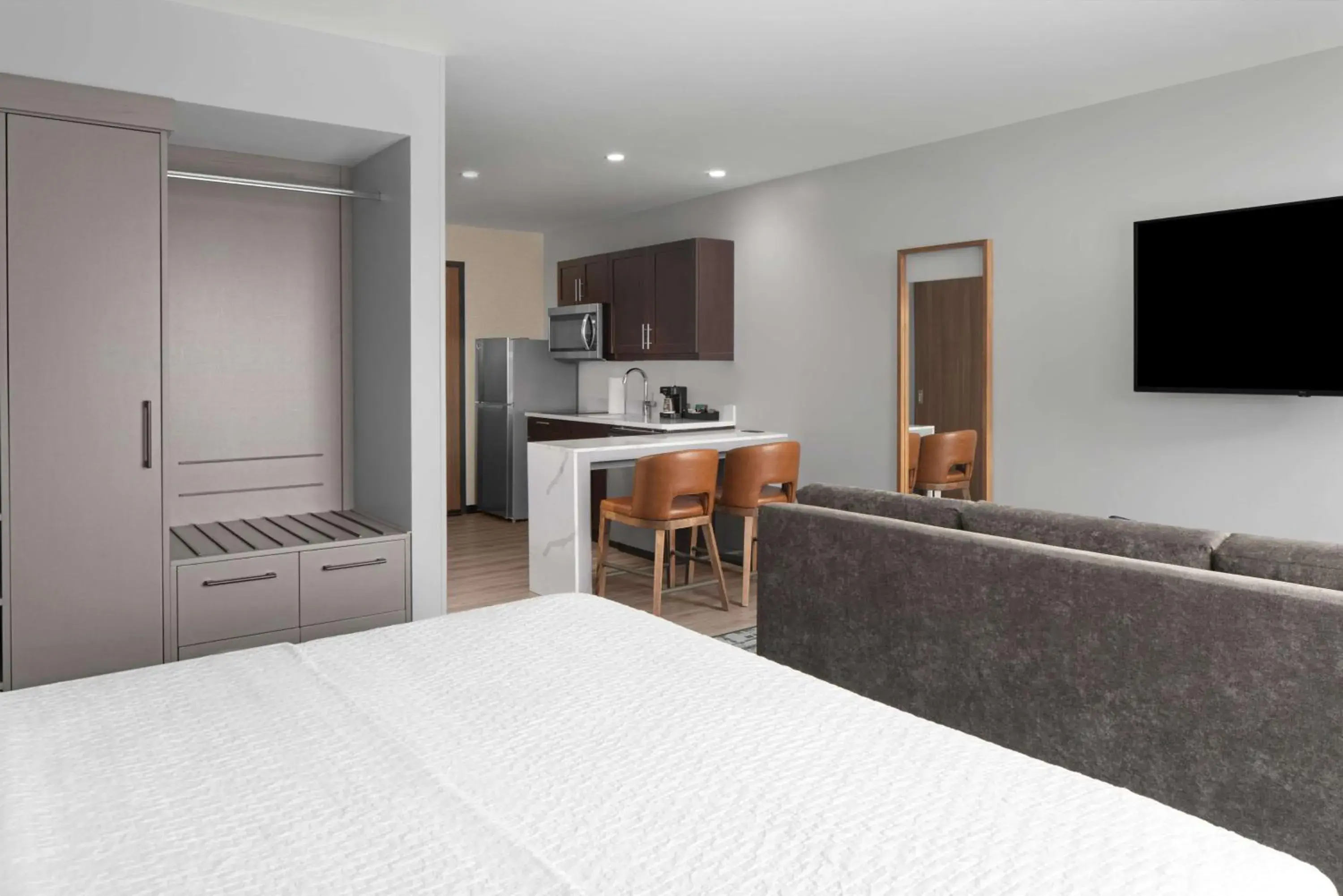 Living room, TV/Entertainment Center in Homewood Suites By Hilton Charlotte Uptown First Ward