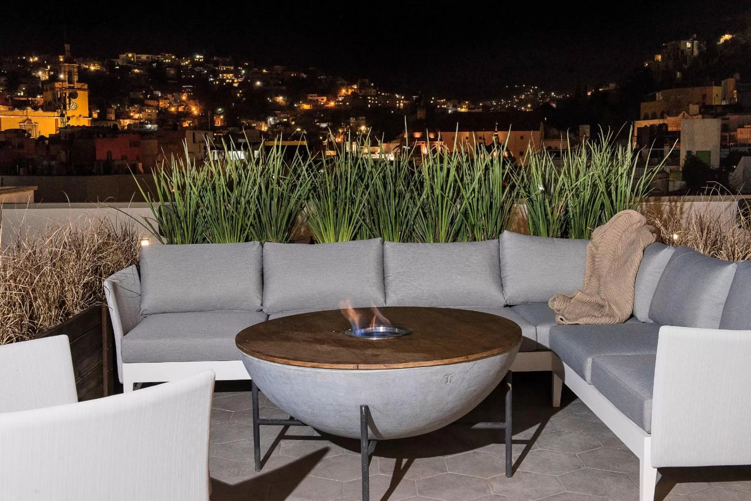 Antigua Trece Hotel Fusión