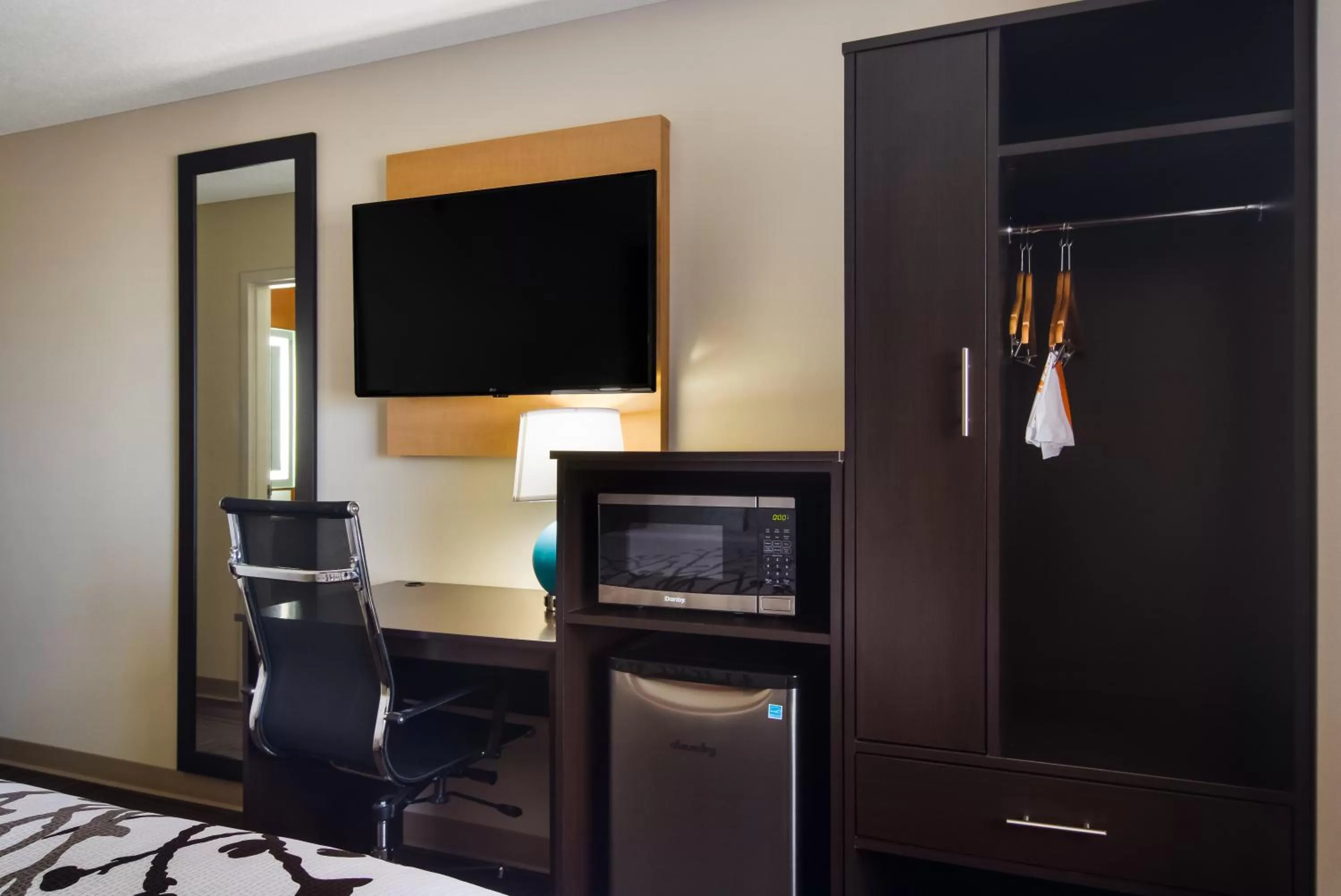 Bed in Sleep Inn Erie near Sports Center