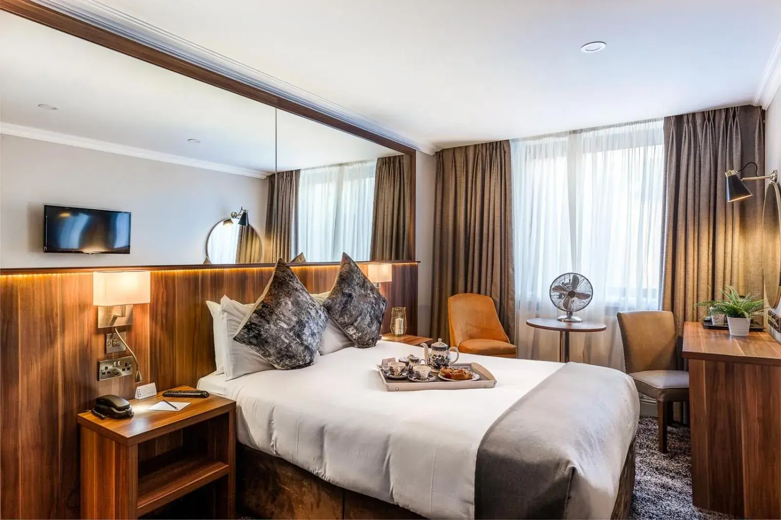 Photo of the whole room, Bed in Dublin Skylon Hotel Photo of the whole room, Bed in Dublin Skylon Hotel