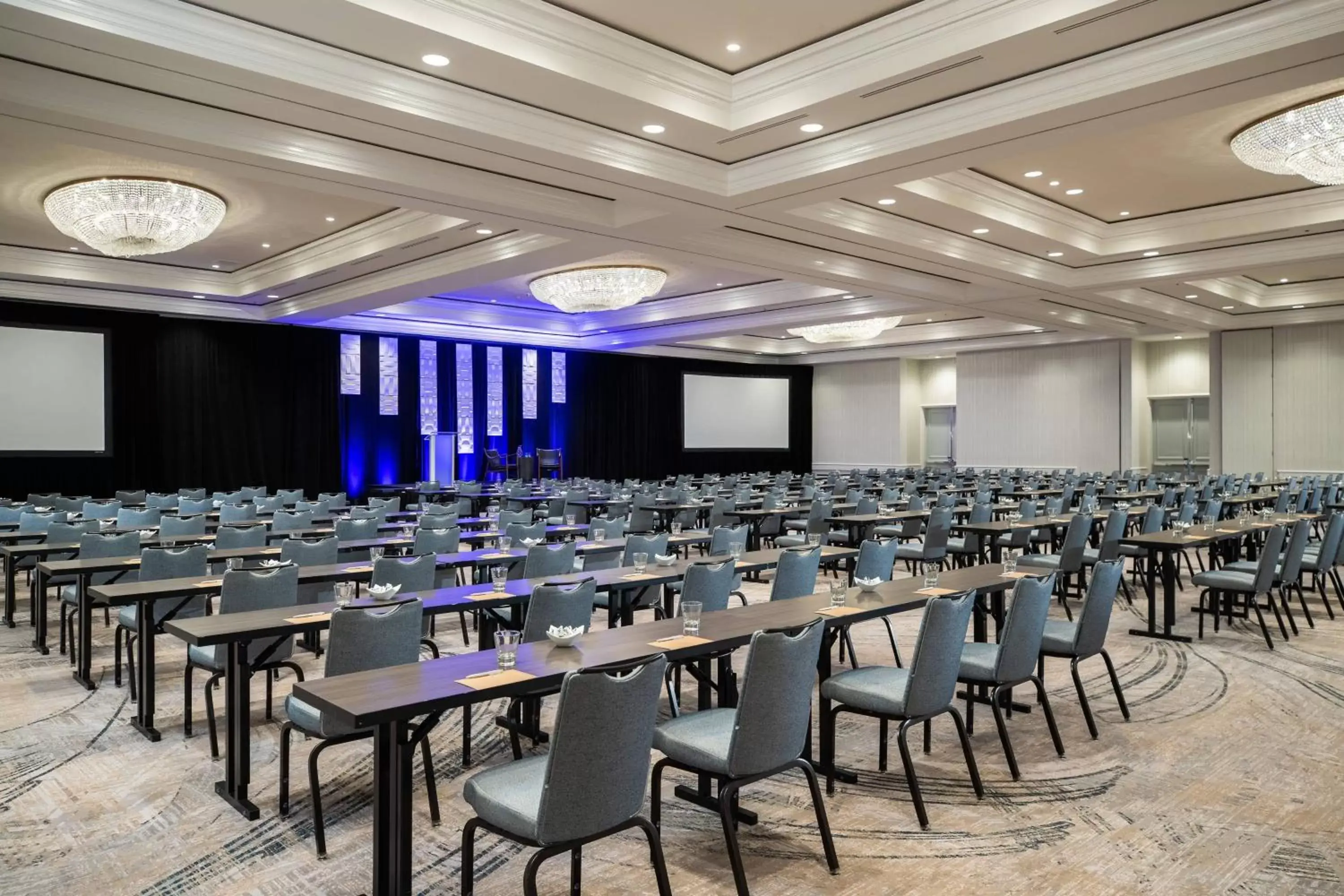 Meeting/conference room in Renaissance Long Beach Hotel