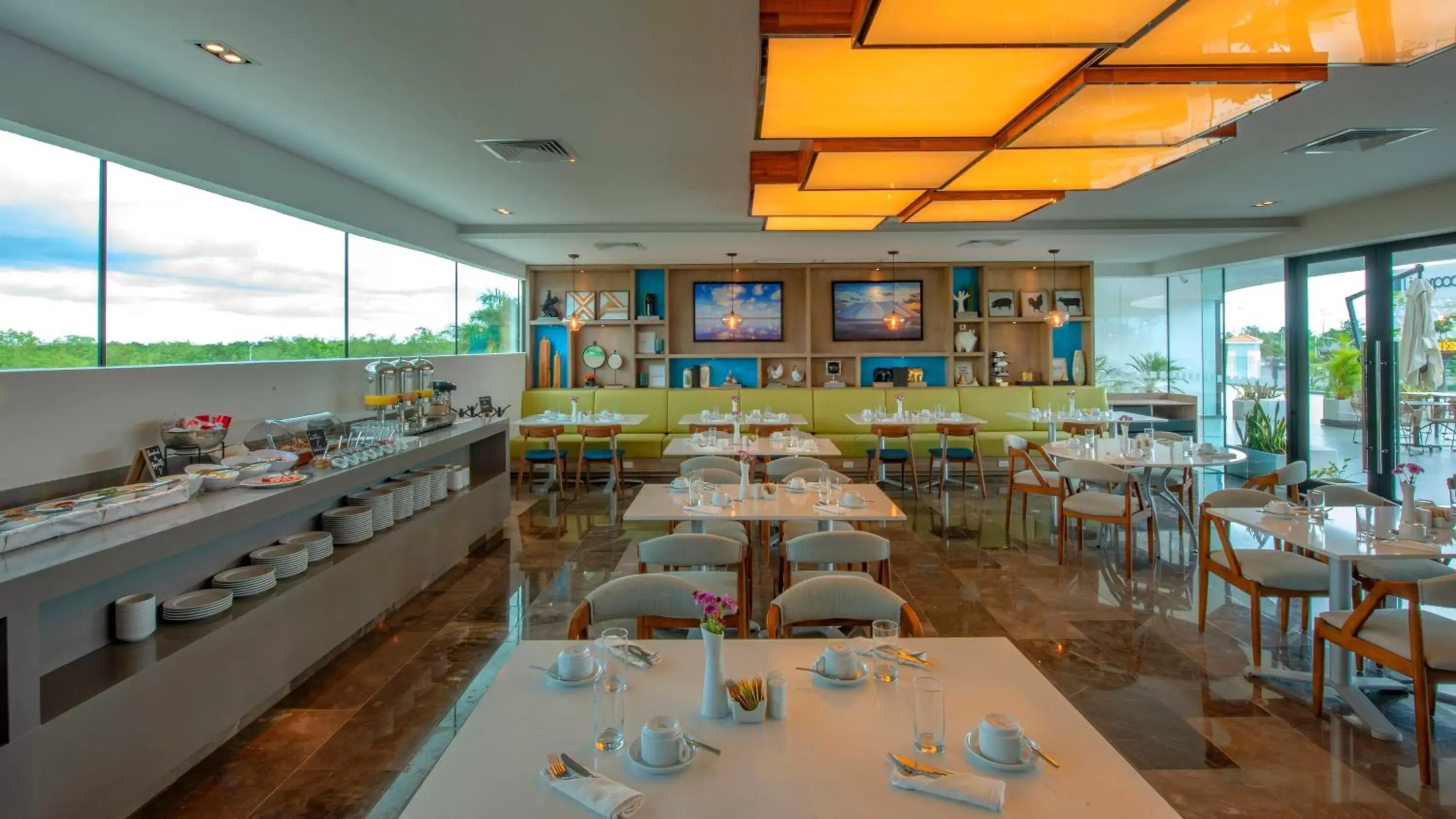 Restaurant/Places to Eat in Holiday Inn & Suites - Merida La Isla, an IHG Hotel