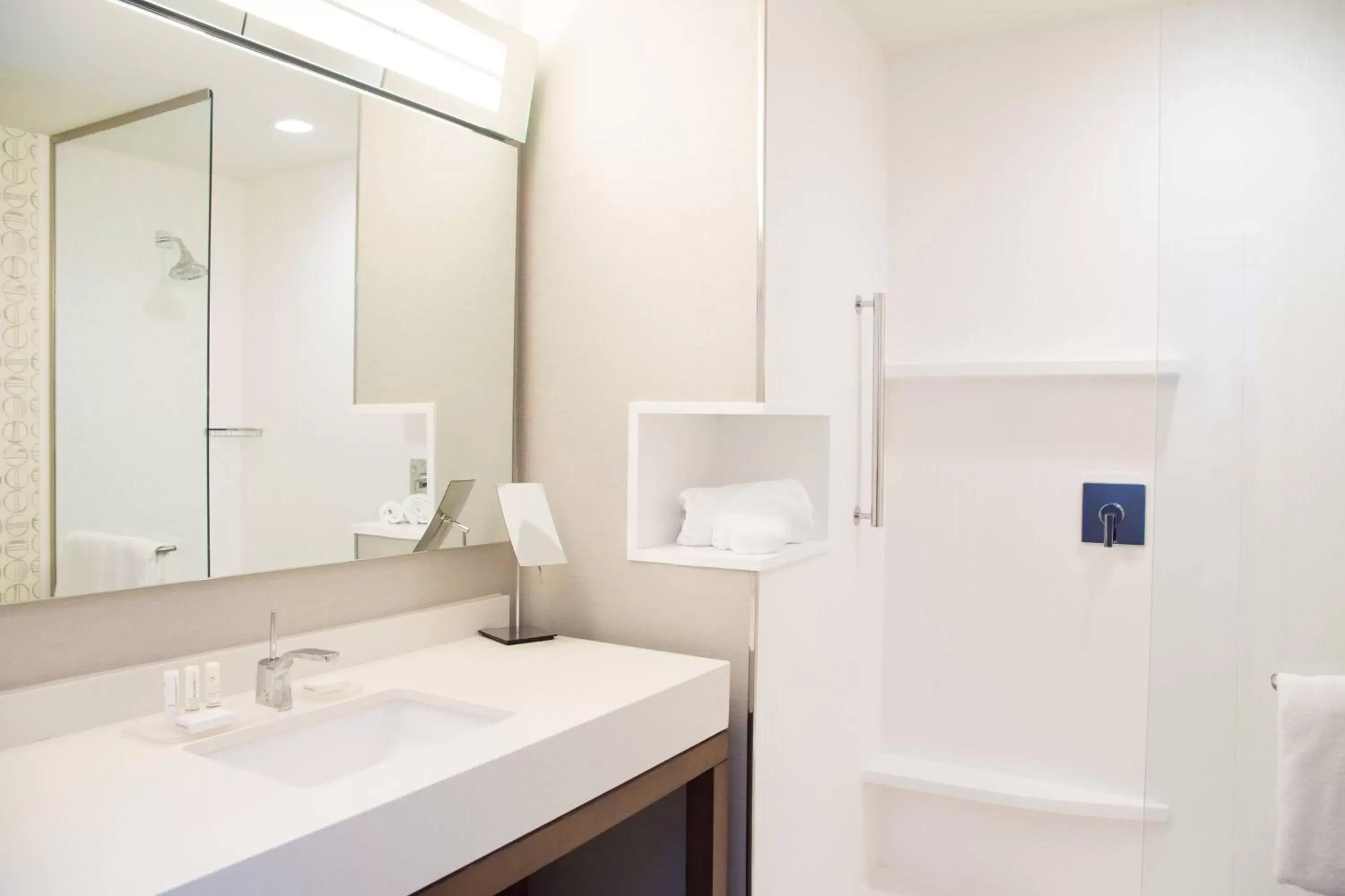 Bathroom in Courtyard by Marriott Oxford