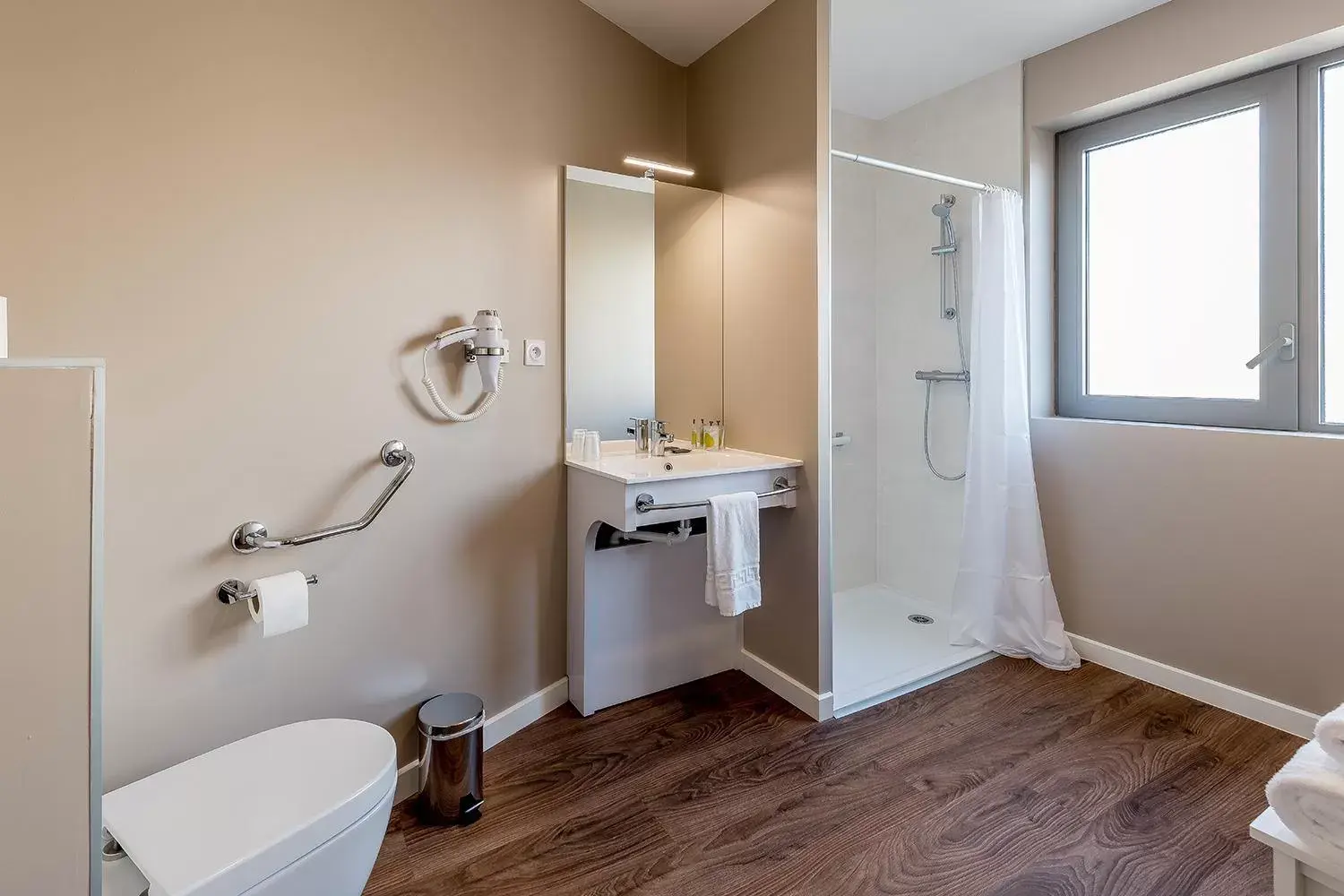Bathroom in All Suites Bordeaux Marne – Gare Saint-Jean