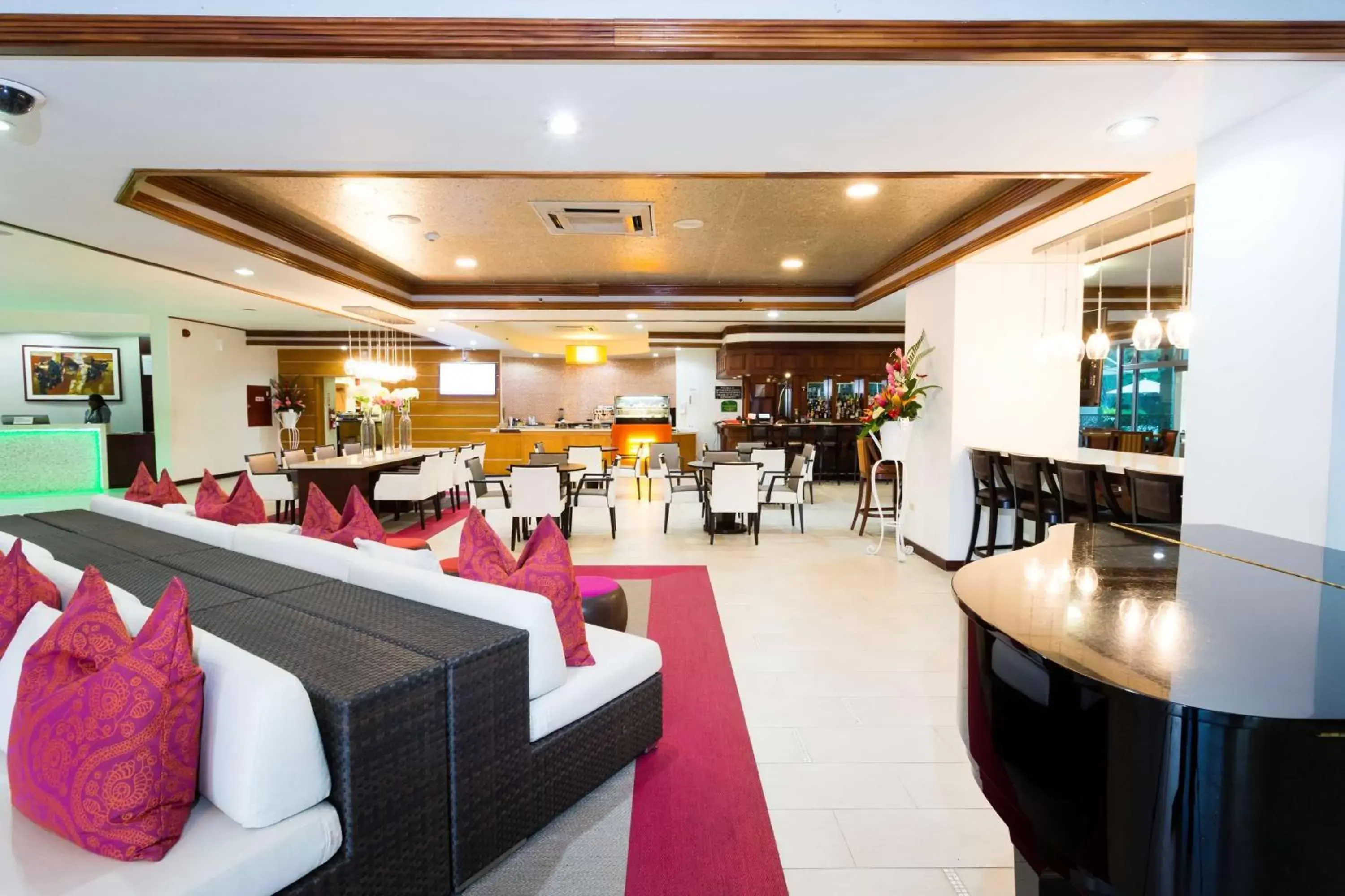 Lounge or bar, Restaurant/Places to Eat in Radisson Hotel Trinidad