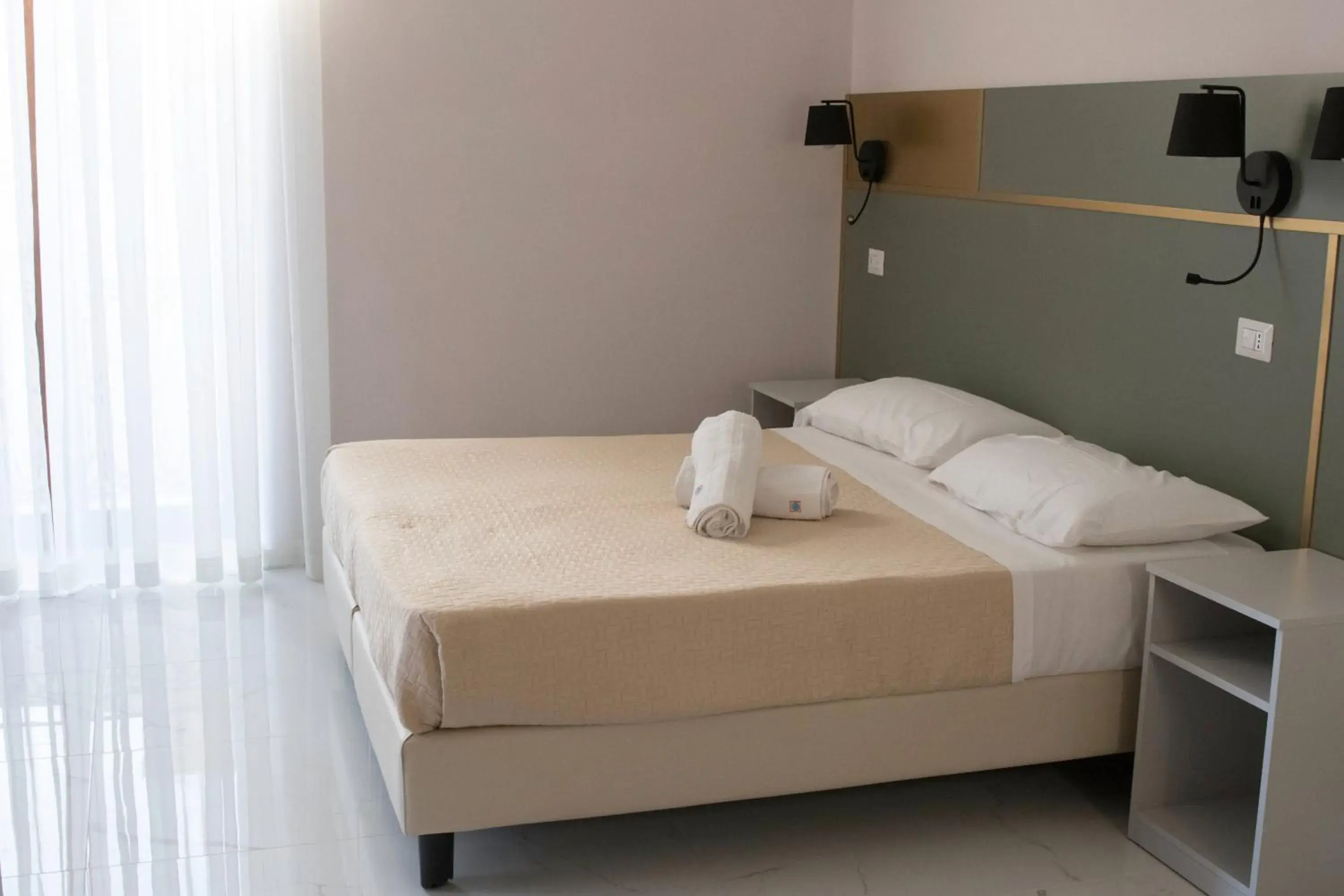 Bed in Albergo Milazzo INN - AiMori